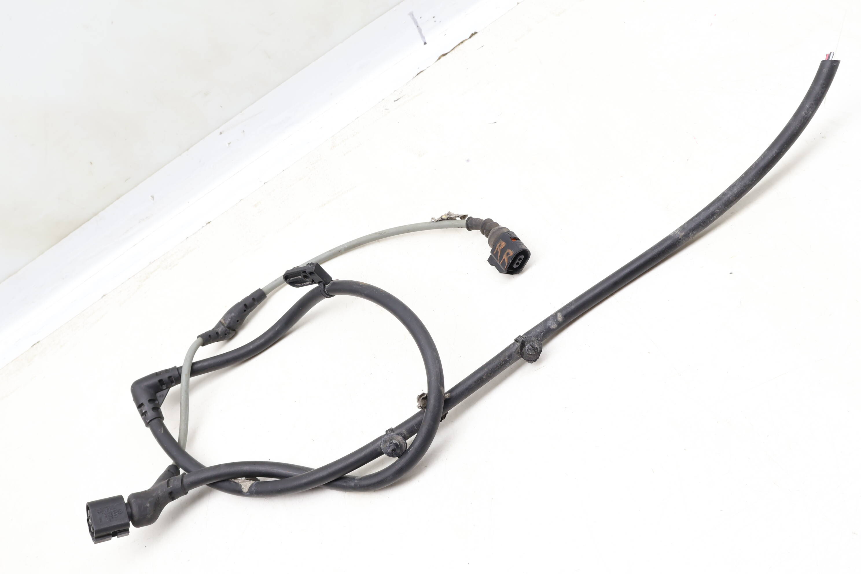VW Rear Right Abs / Speed Sensor Wiring Harness 3CN927902E VW Rear Right Abs / Speed Sensor Wiring Harness 3CN927902E