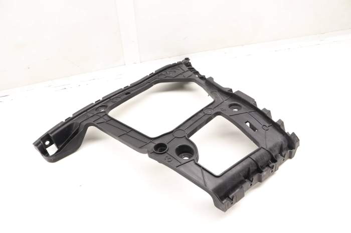 Bumper Guide / Mount Bracket 4M0807454 main product photo