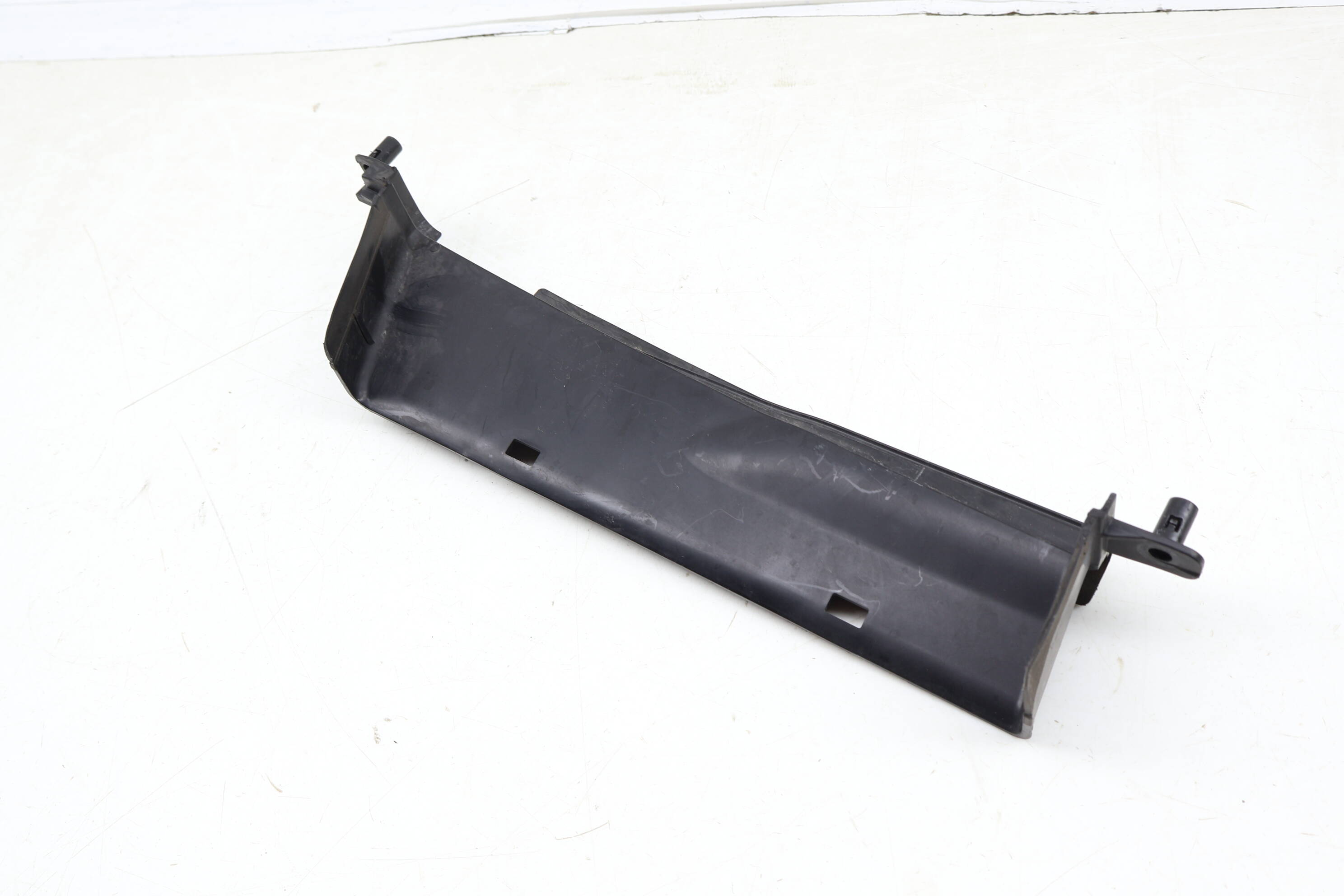 Air Intake Duct Guide 8W0129617A