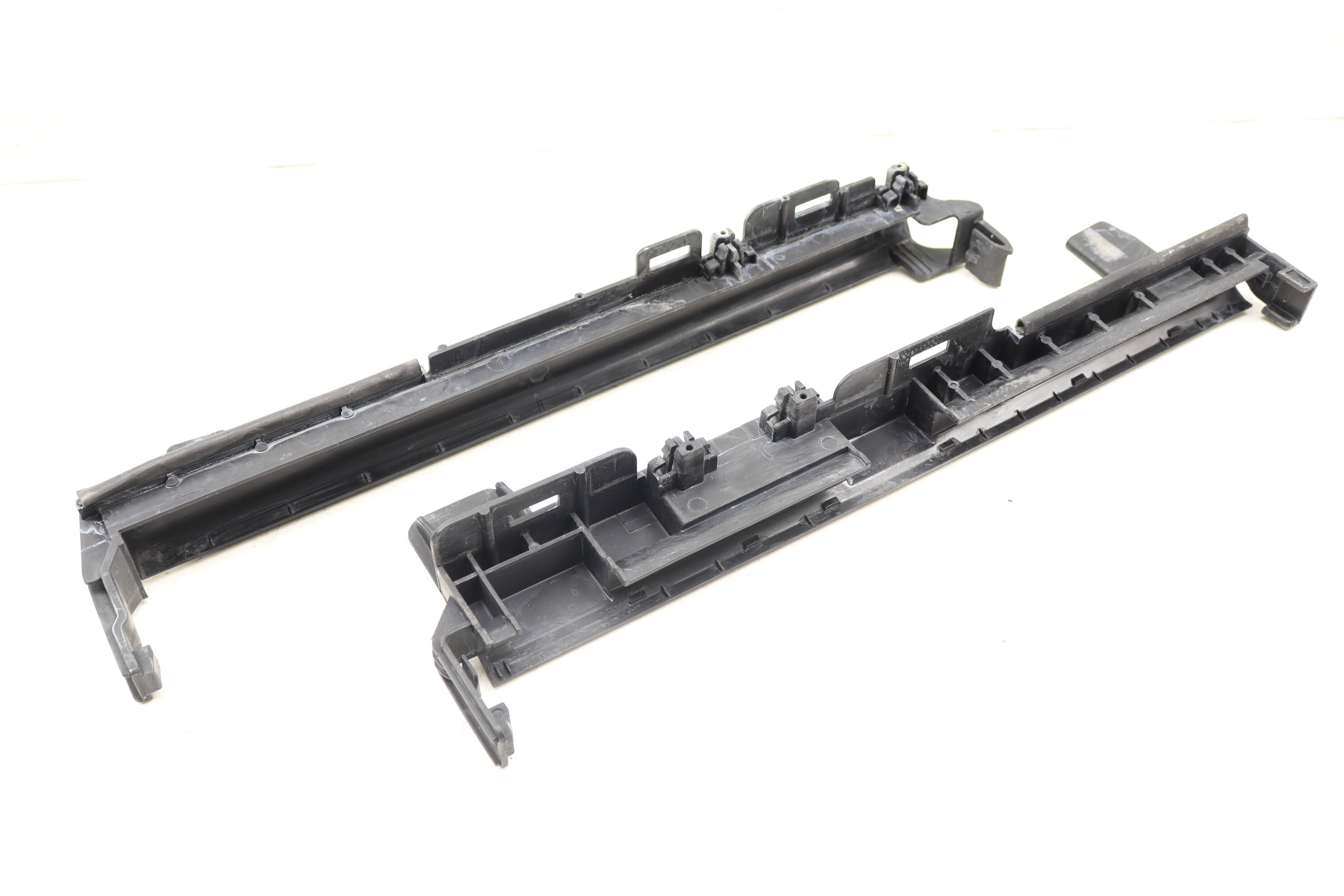 Radiator Side Bracket / Mount Set 2045010320