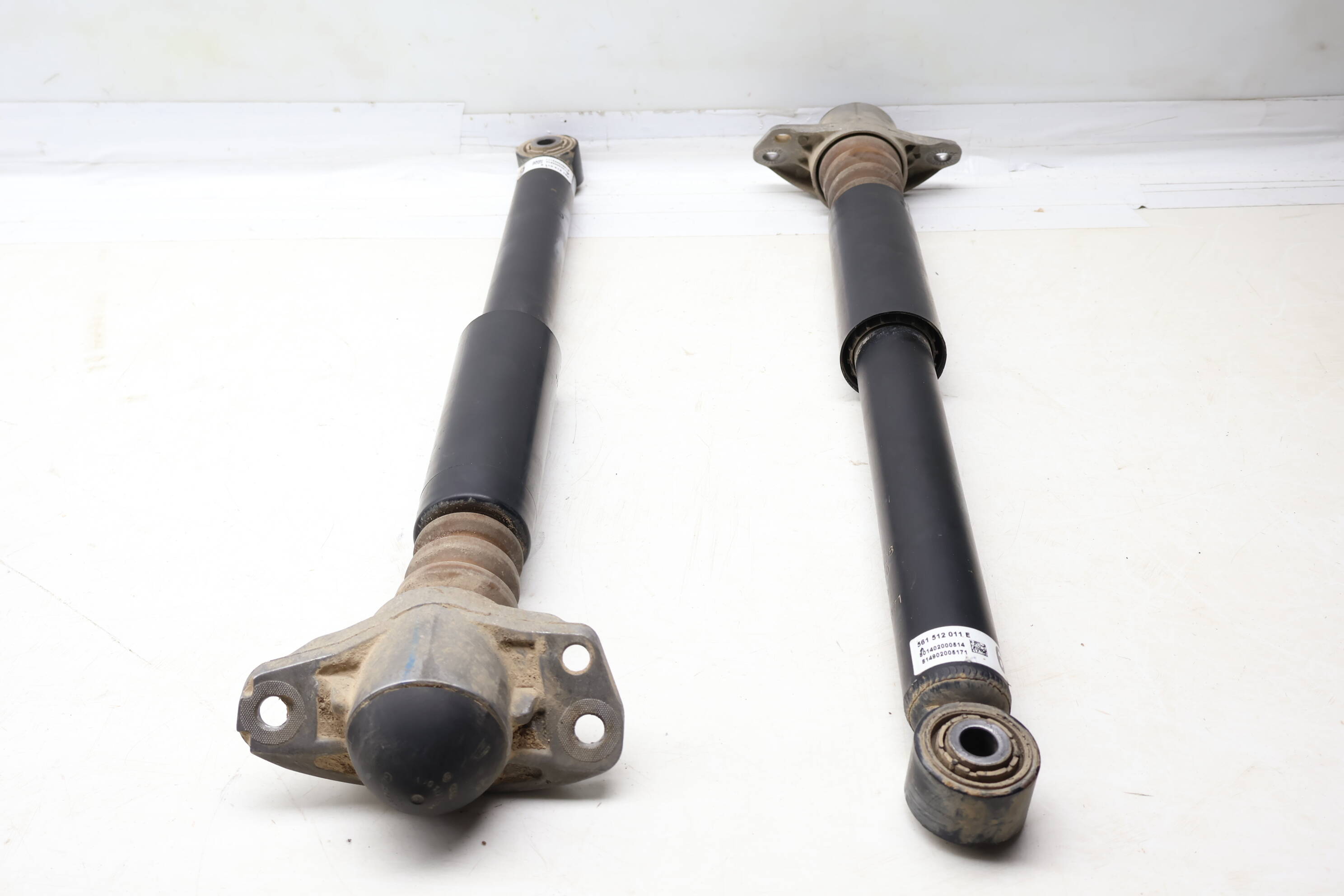 Strut / Shock Absorber Set 561512011E