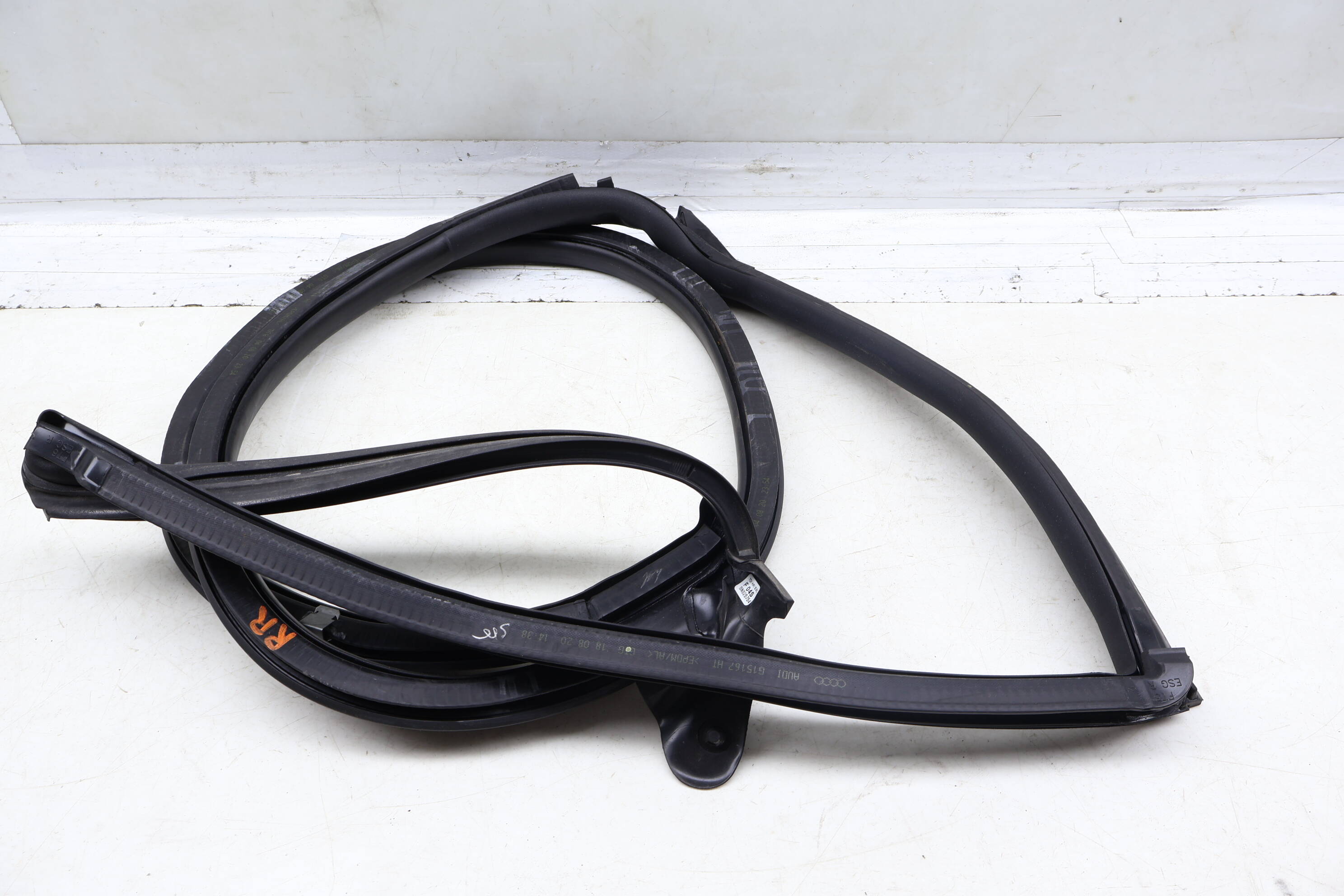 Door Seal / Weather Stripping (Inner) 4M8833708F