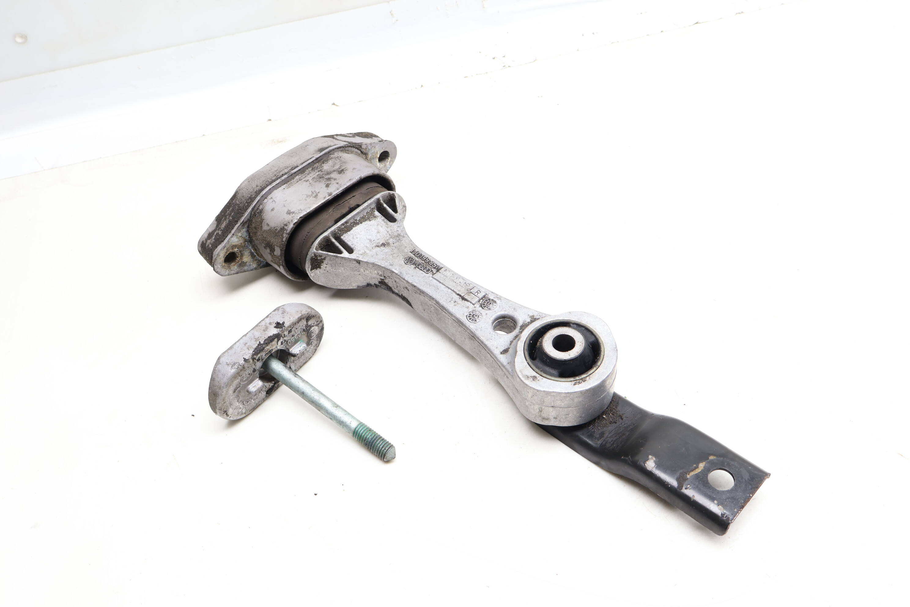 Engine / Dogbone Mount 1J0199851