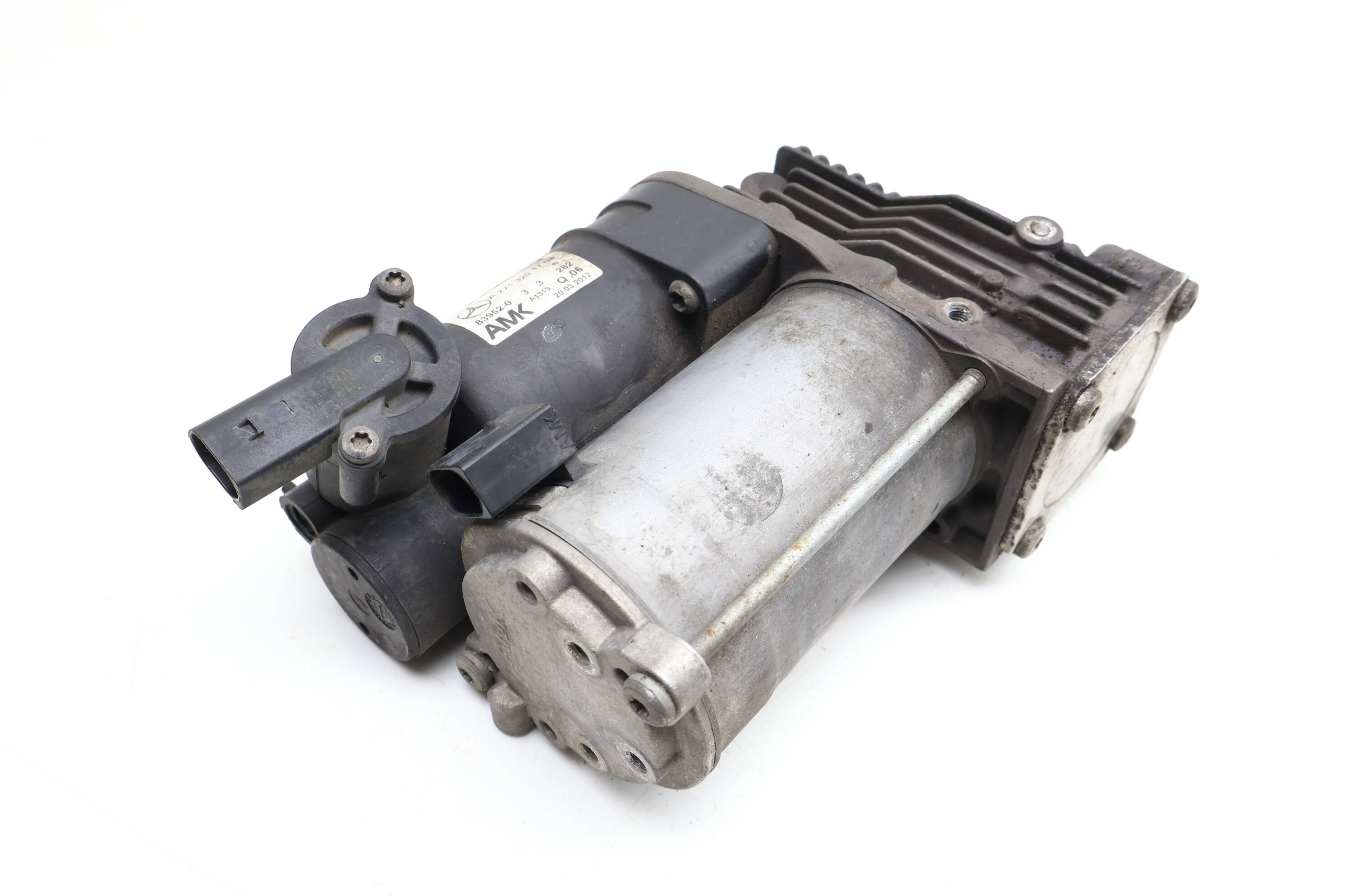 Air Suspension Compressor / Pump 2213201704