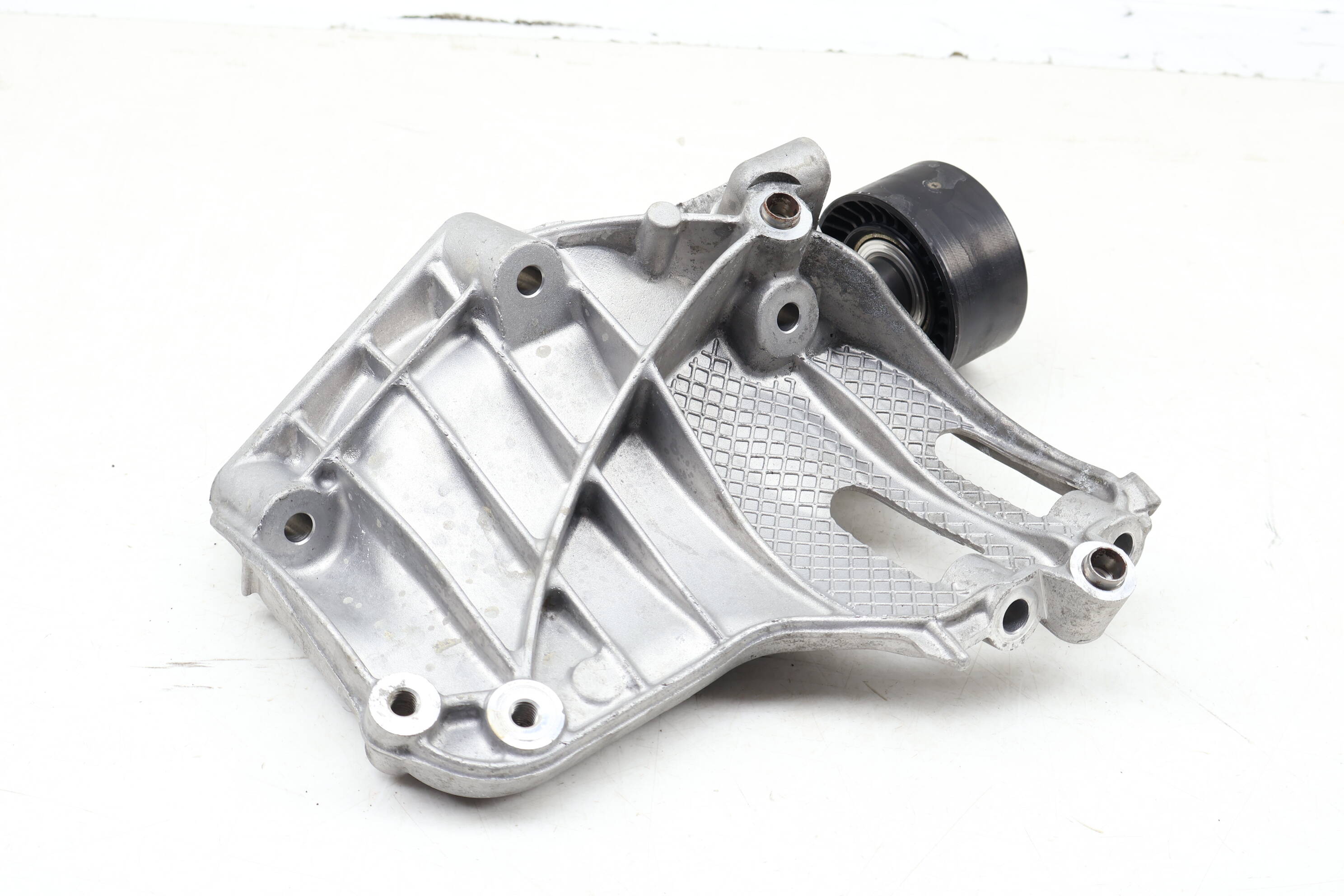 Ac Compressor Mount / Bracket 64557585167