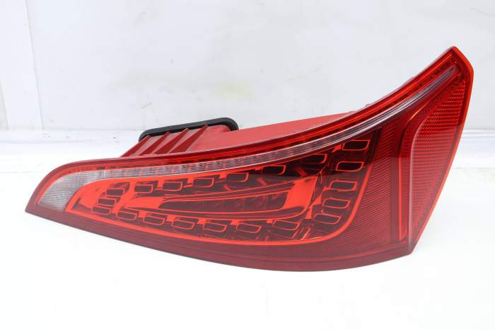 Upper Led Tail Light / Lamp 8R0945094B main product photo