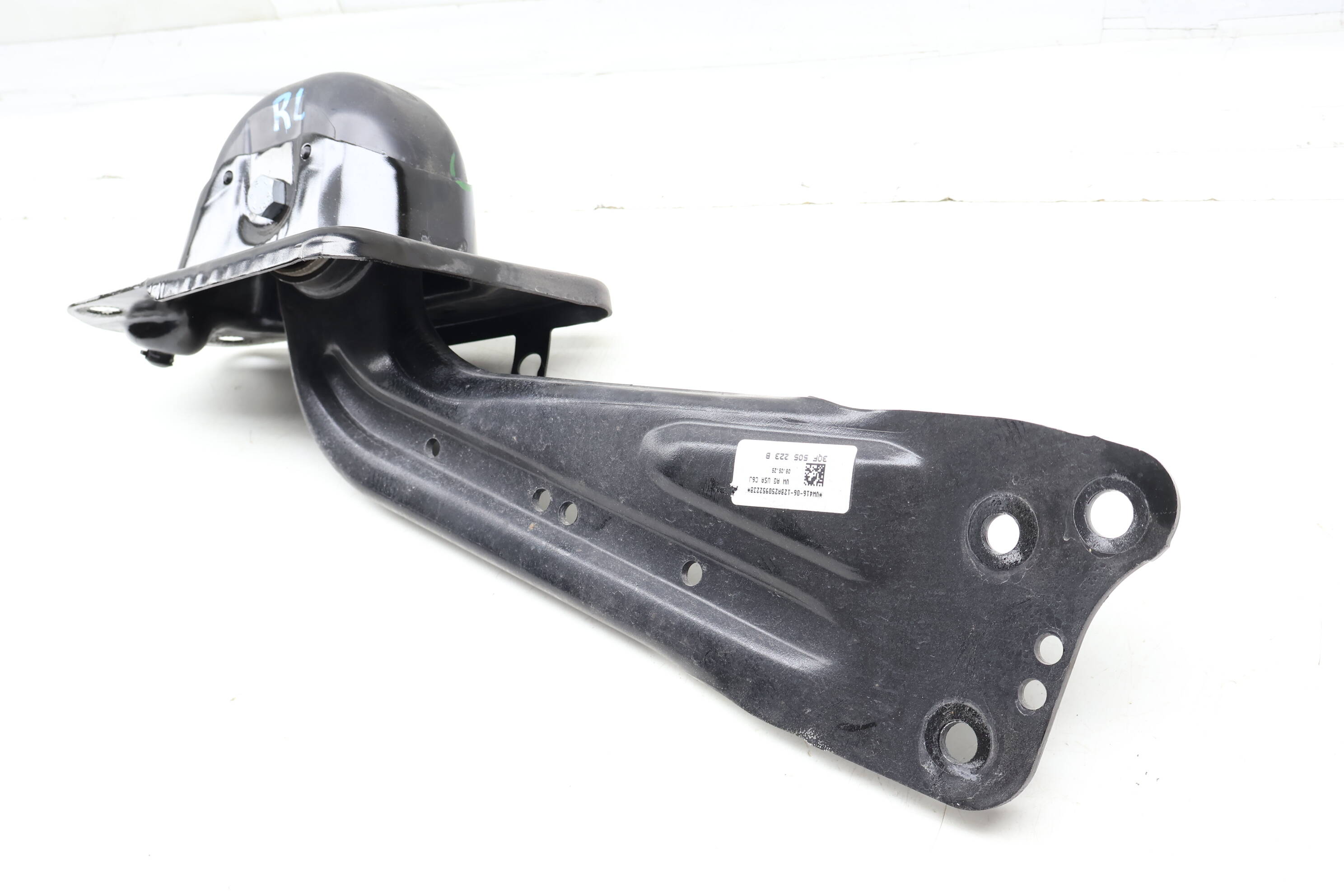 Lower Control / Trailing Arm 3QF505223B