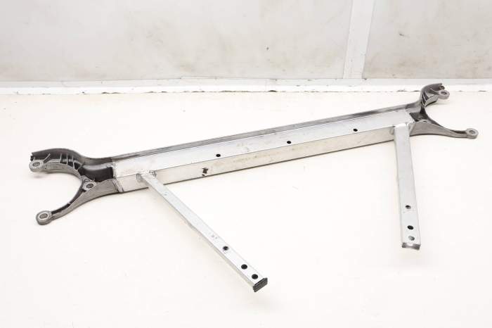 Strut Tower Brace / Cross Member / Bracket 4E1805253F main product photo