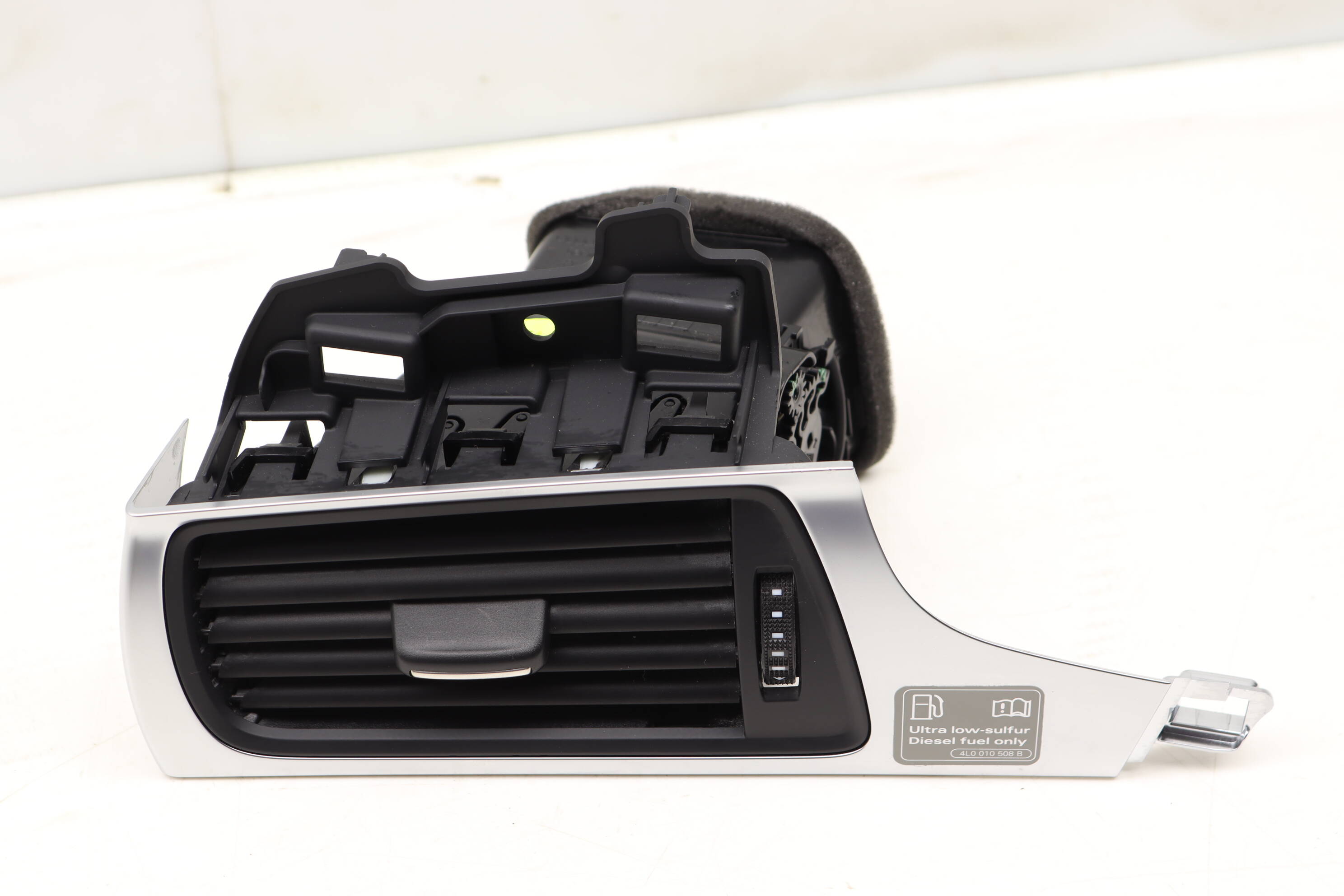 Dash Air Vent W/ Trim 4G1820901C