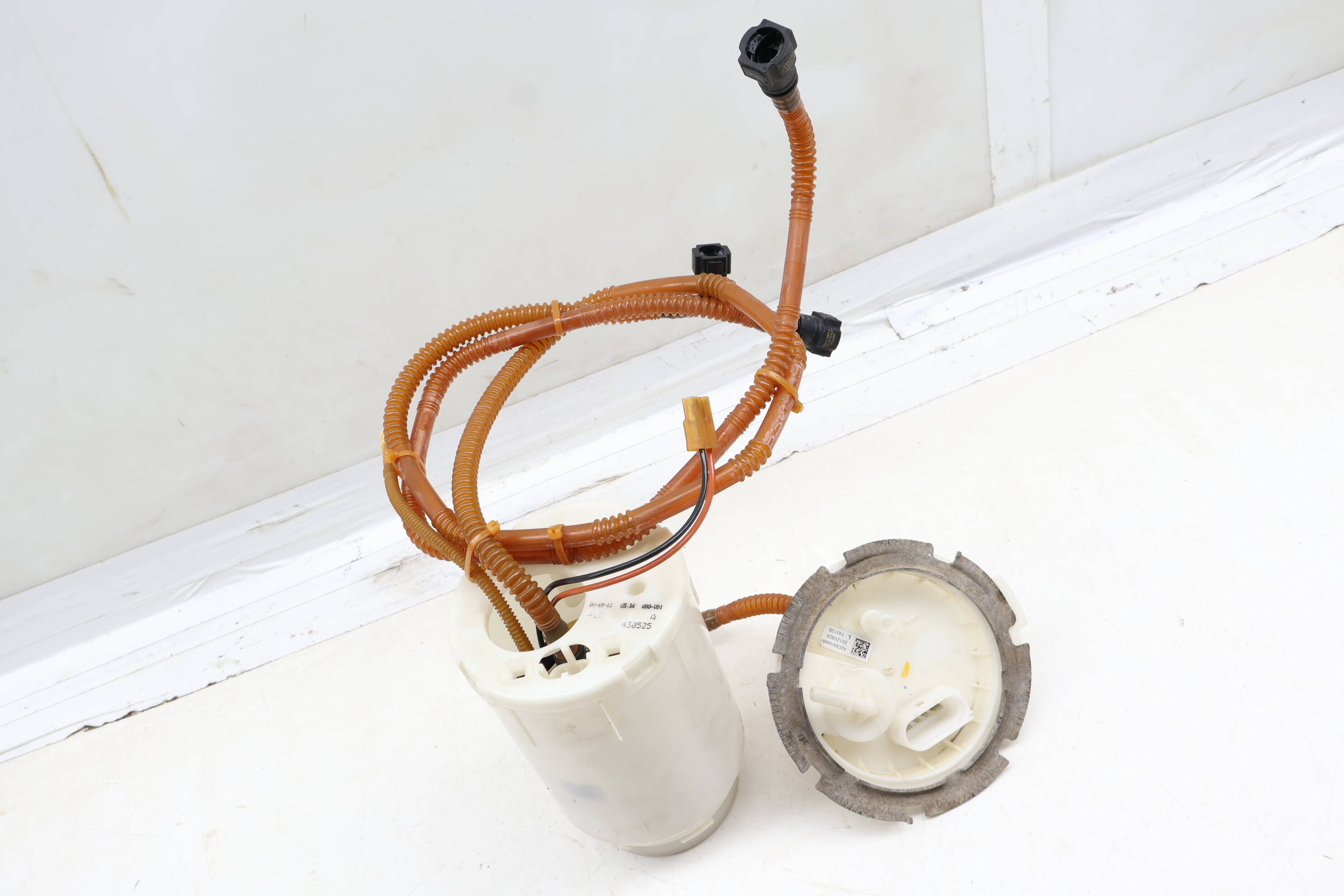 In-Tank Fuel Pump Assembly 7L8919679C