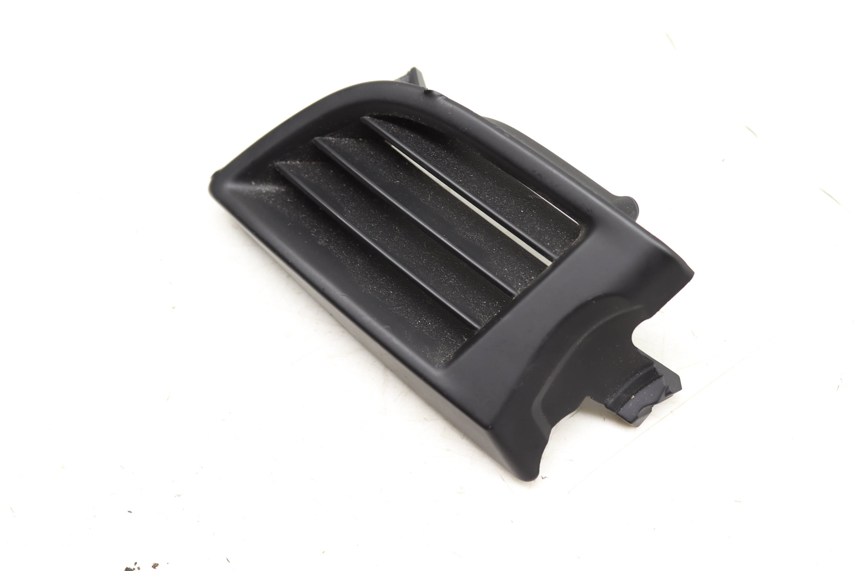 Upper Dash Defrost Trim / Vent 97055245600