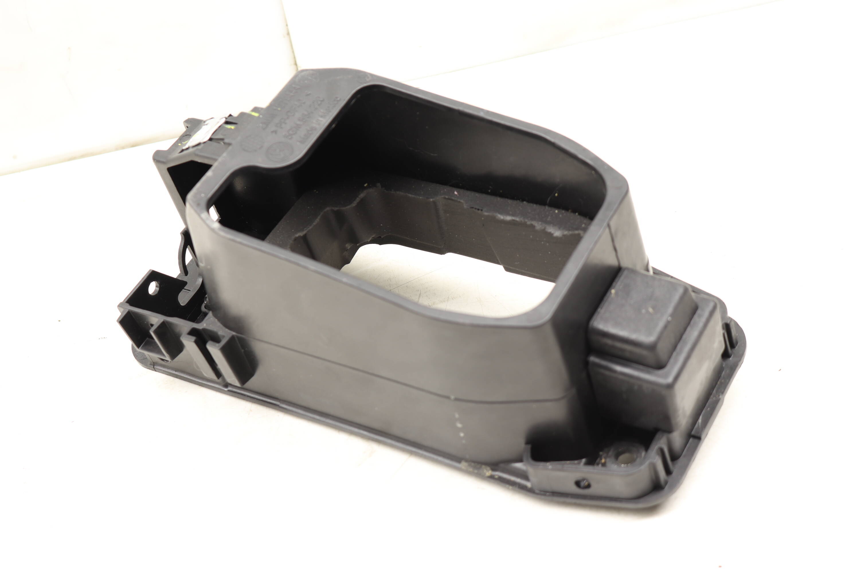 Lower Shift / Shifter Housing 5GM864761C