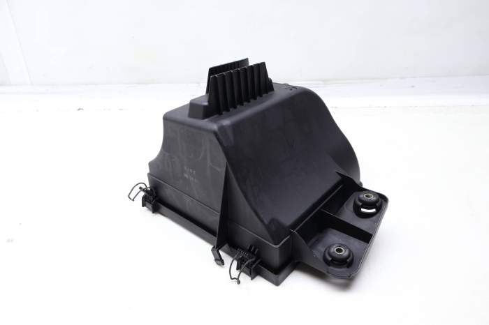 Engine Air Filter Housing / Box (Lower) 13717501975 main product photo
