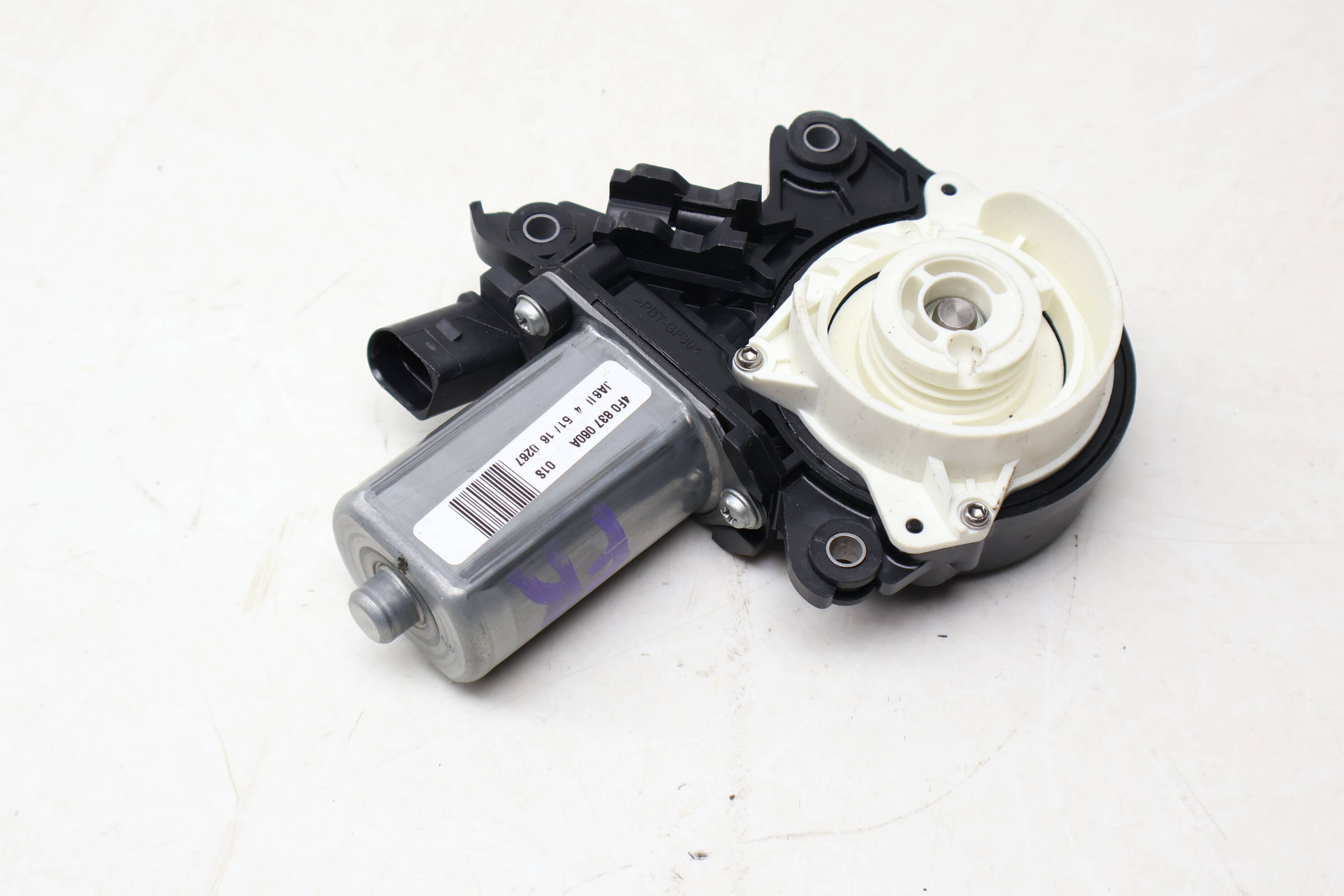 Power&#x20;Door&#x20;Close&#x20;Assist&#x20;Motor&#x20;&#x2F;&#x20;Unit&#x20;4F0837060A