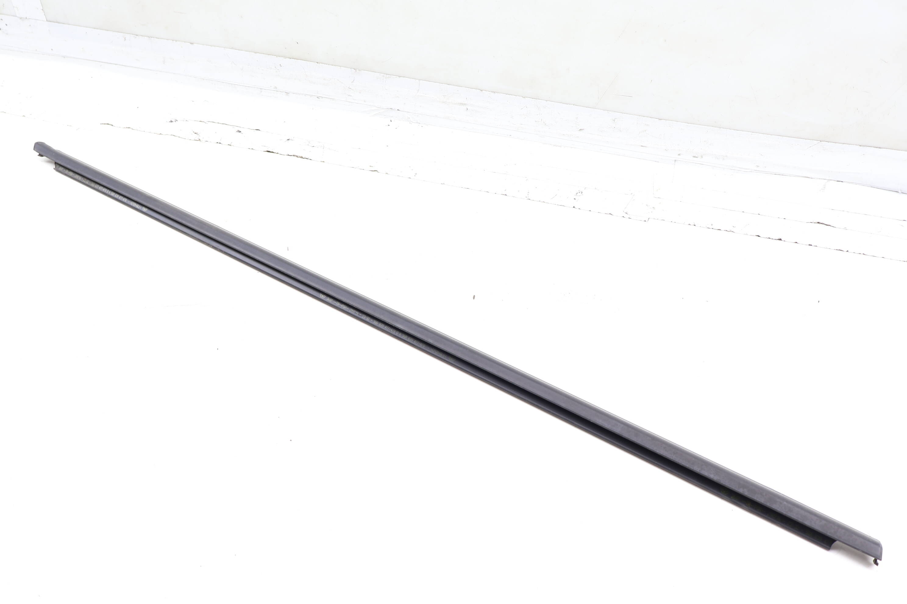 Outer Door Window Slot Seal / Trim 5G6839478D