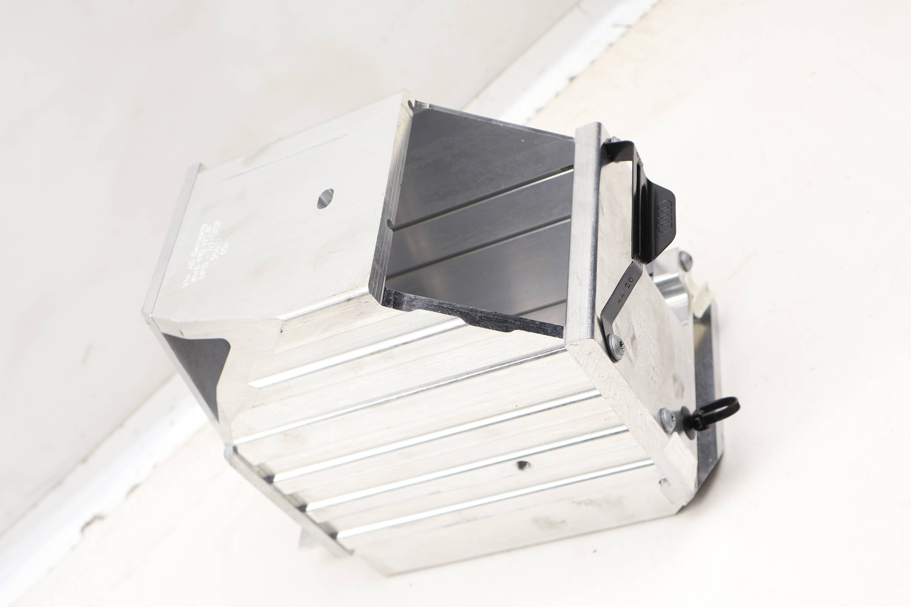 Hybrid Auxiliary Battery Housing 8W0915172B