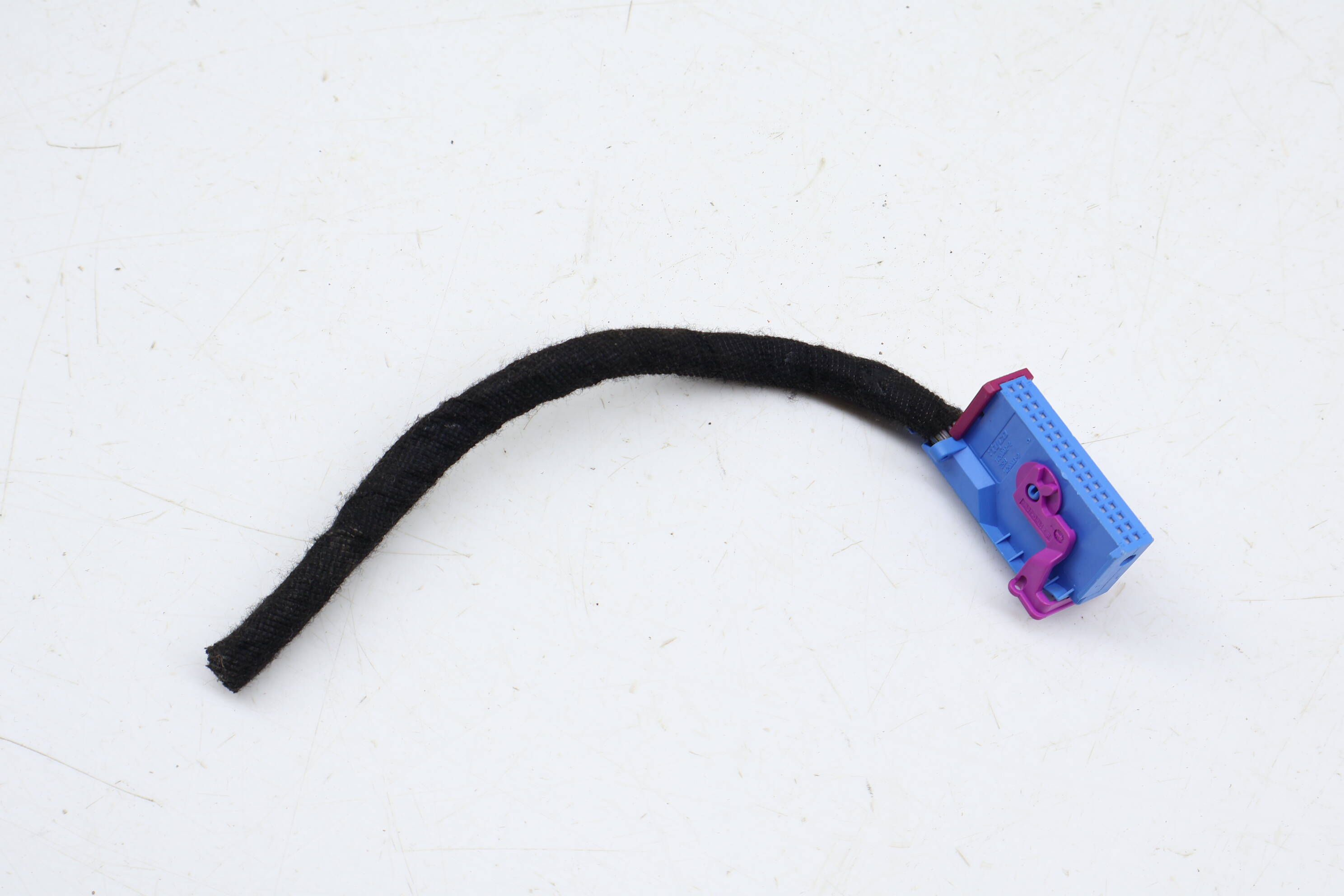 Instrument Cluster Wiring Connector / Pigtail (32-Pin) 1J0972977D
