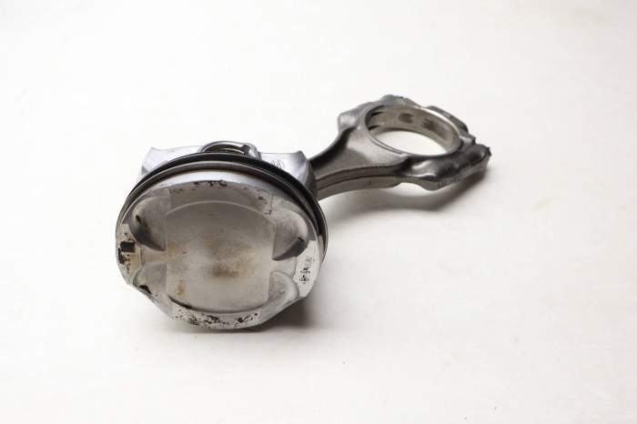 Piston W/ Connecting Rod 11258665195 main product photo