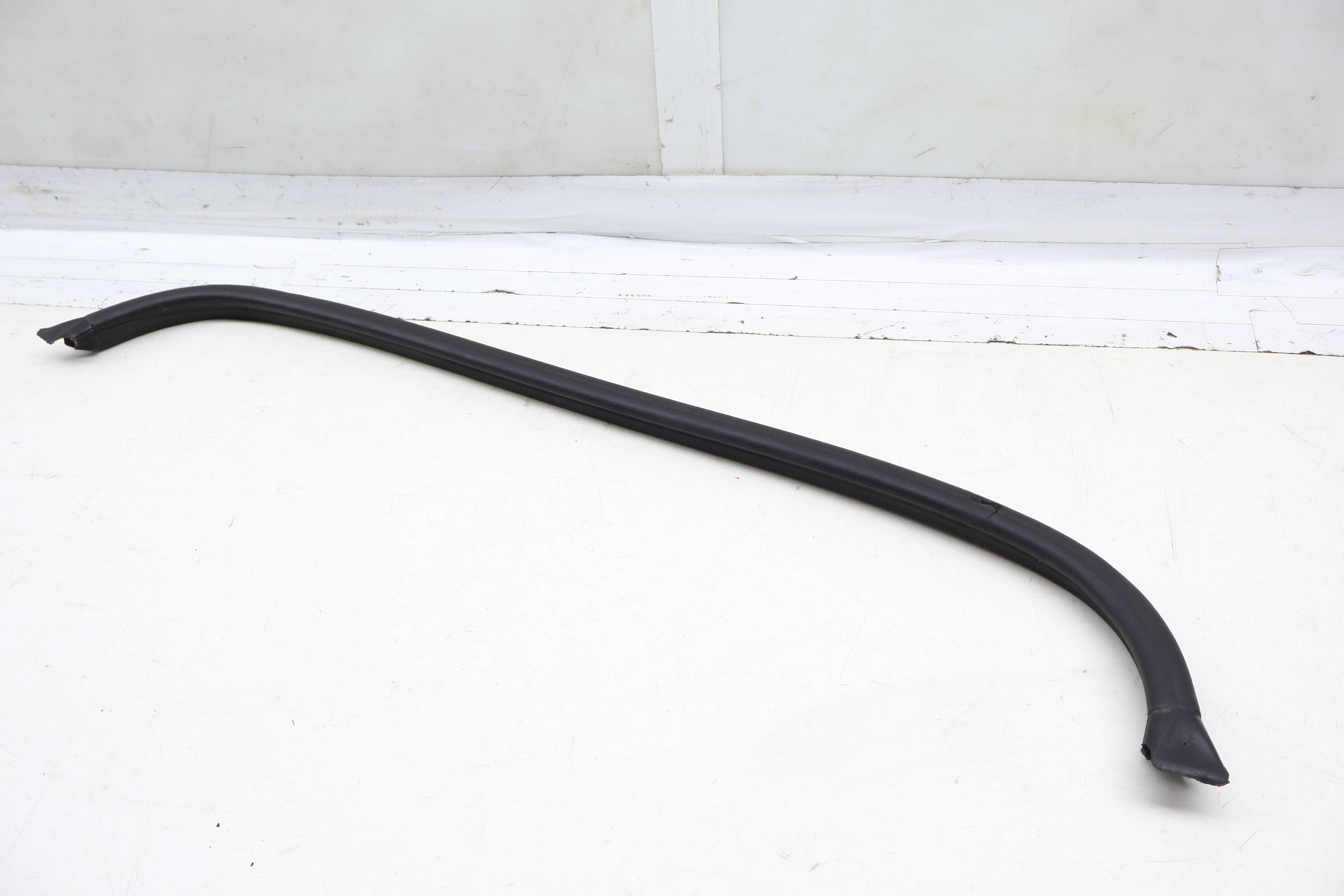 Hood Seal / Weather Stripping (Rear) 51713400357