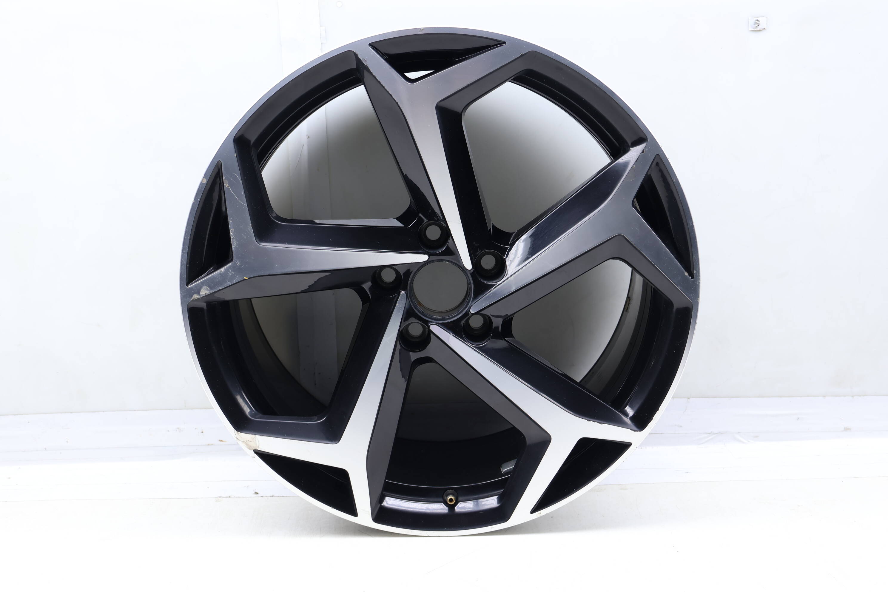 19" Inch Alloy Rim / Wheel 561601025AB