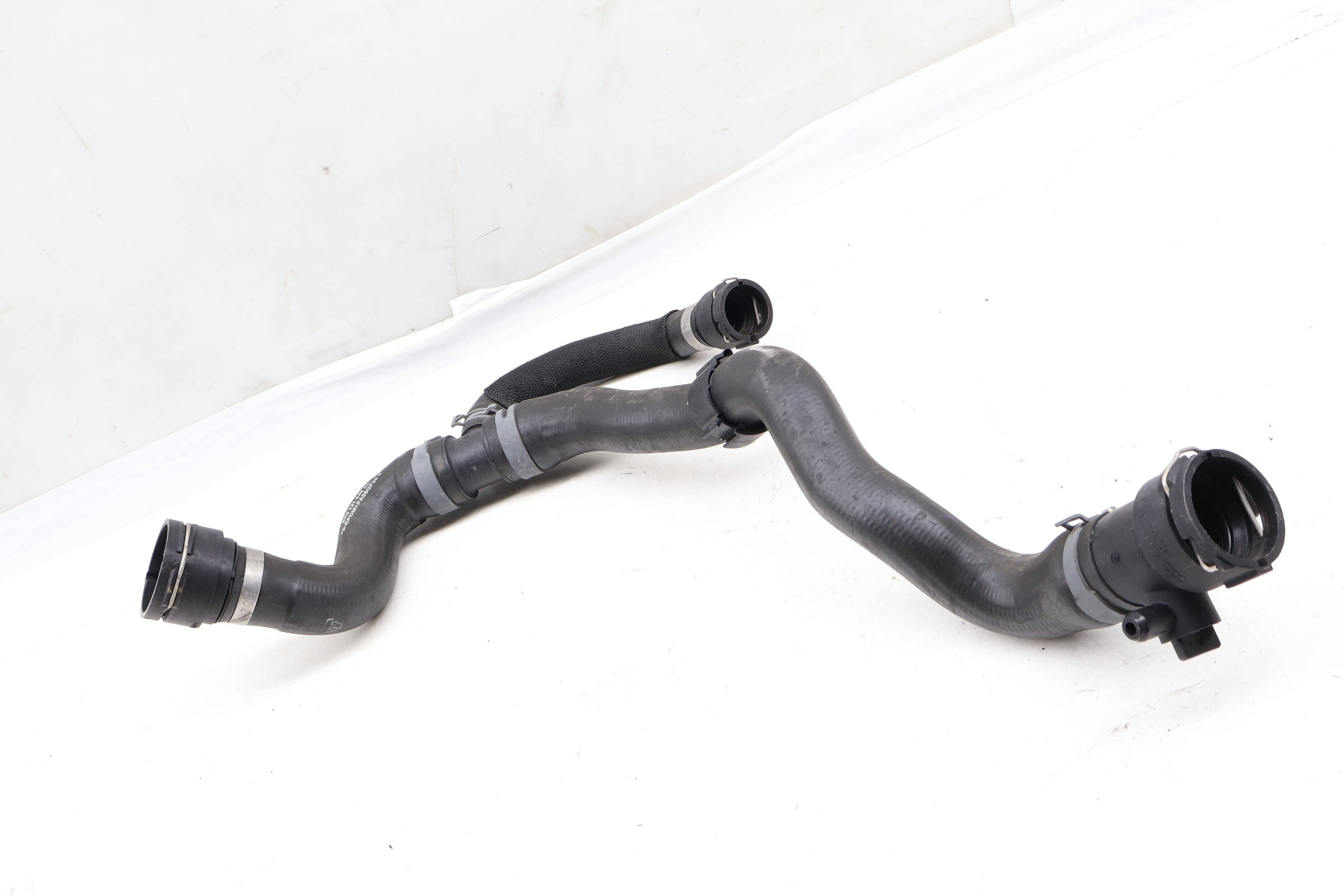 Lower Radiator Coolant Hose / Line 8R0121055D