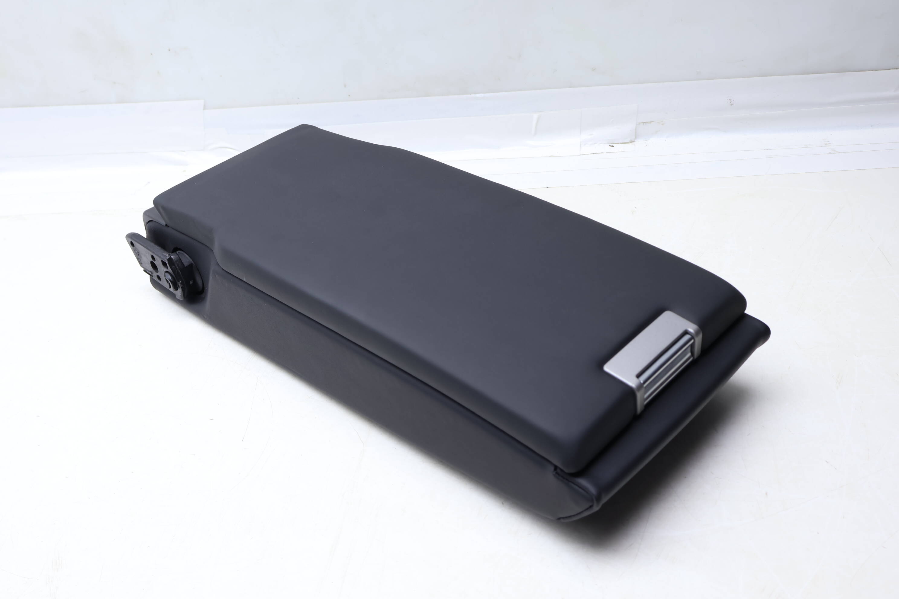 Armrest / Arm Rest 97052260101