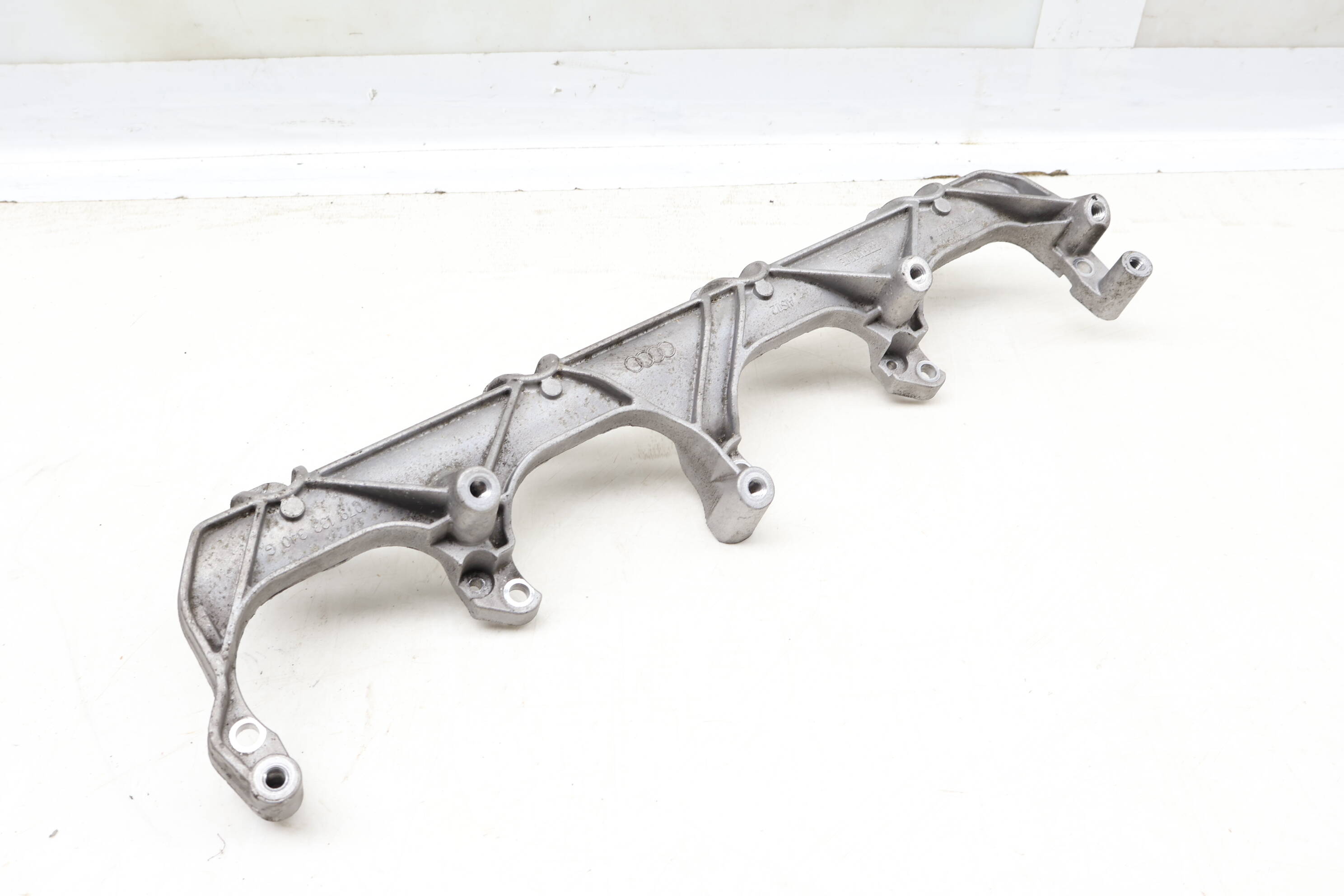 Air Distribution Housing Mount Bracket 079133340G