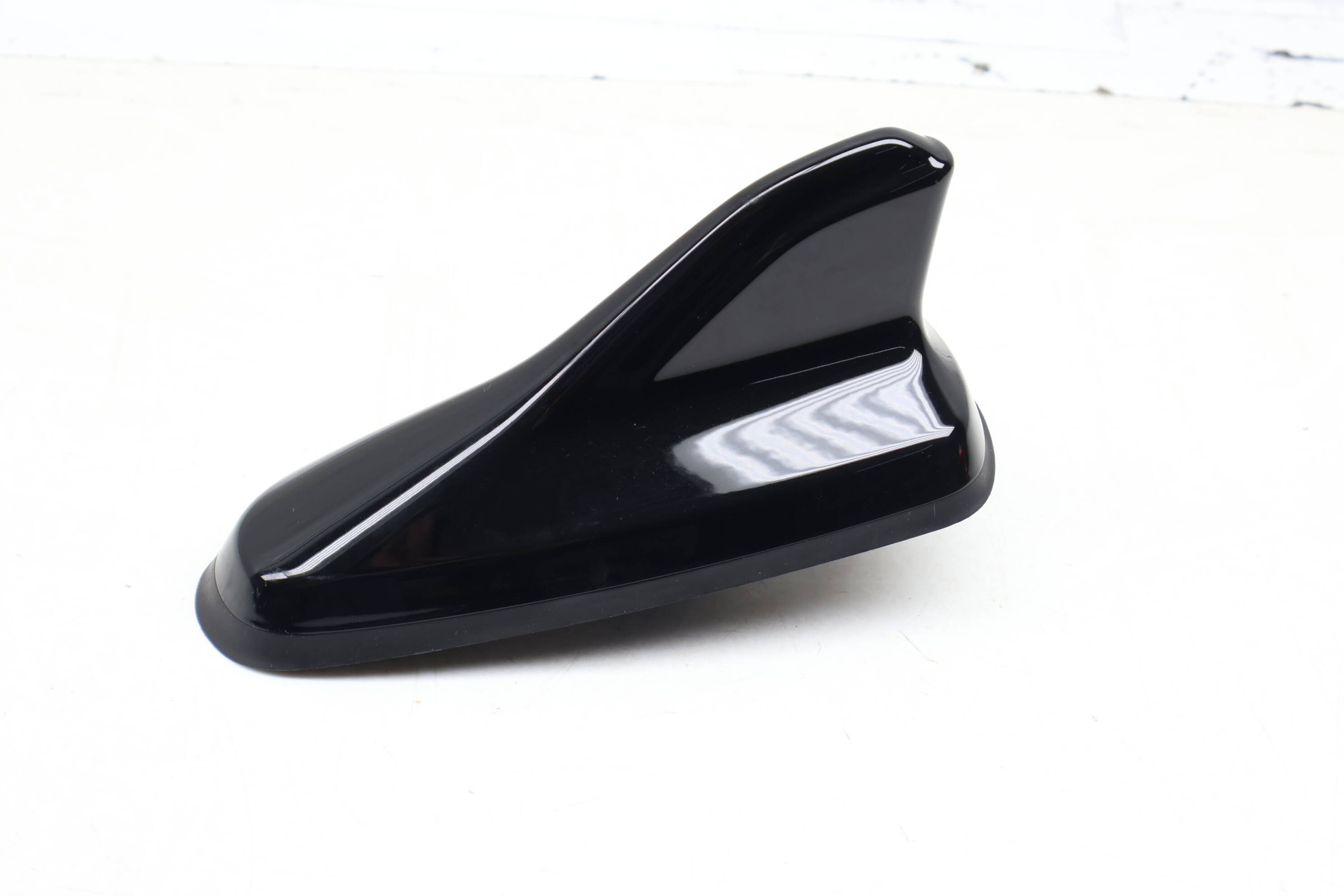 Shark&#x20;Fin&#x20;&#x2F;&#x20;Roof&#x20;Antenna&#x20;5WA035507A