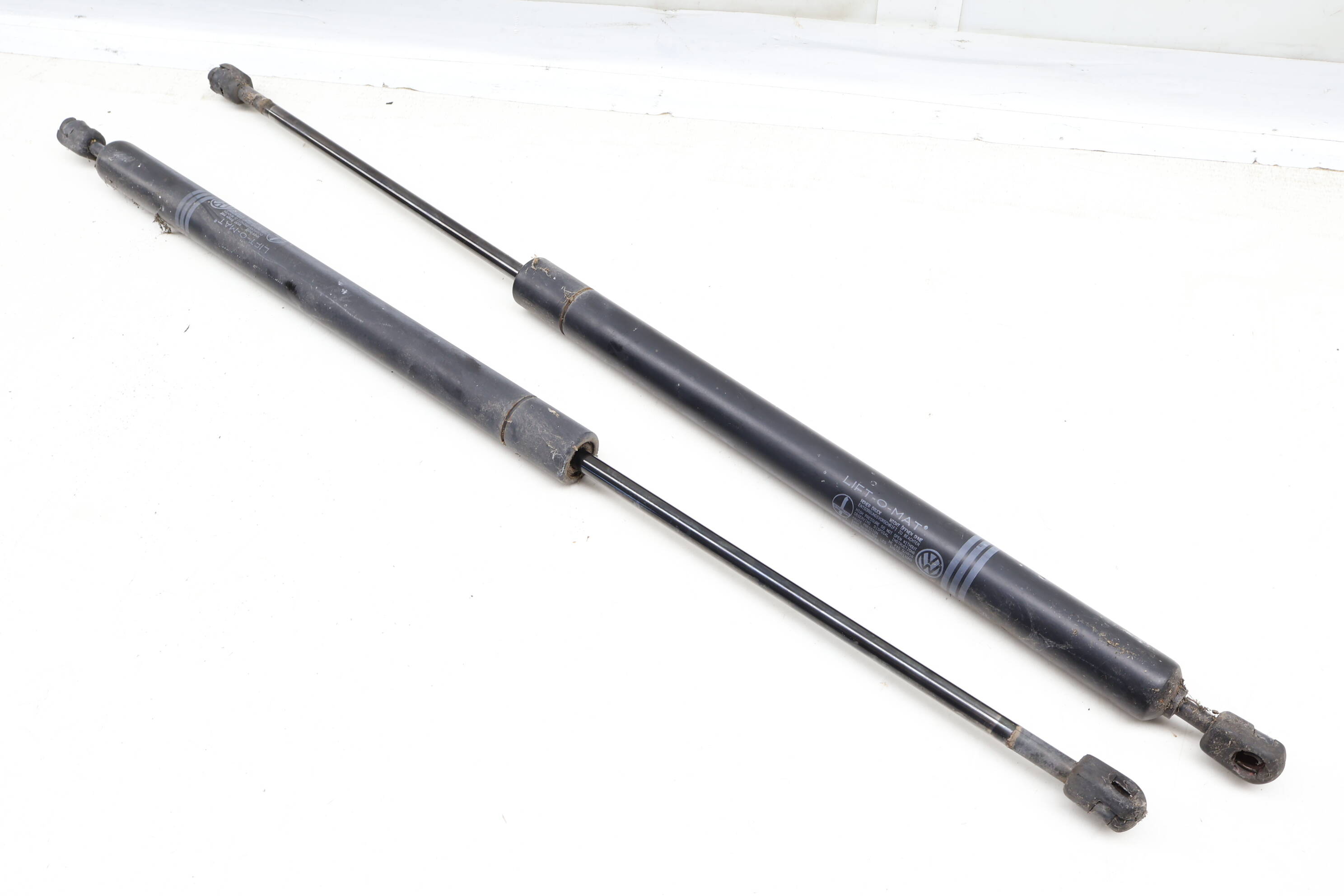 Hatch Strut / Shock Set 701829331S