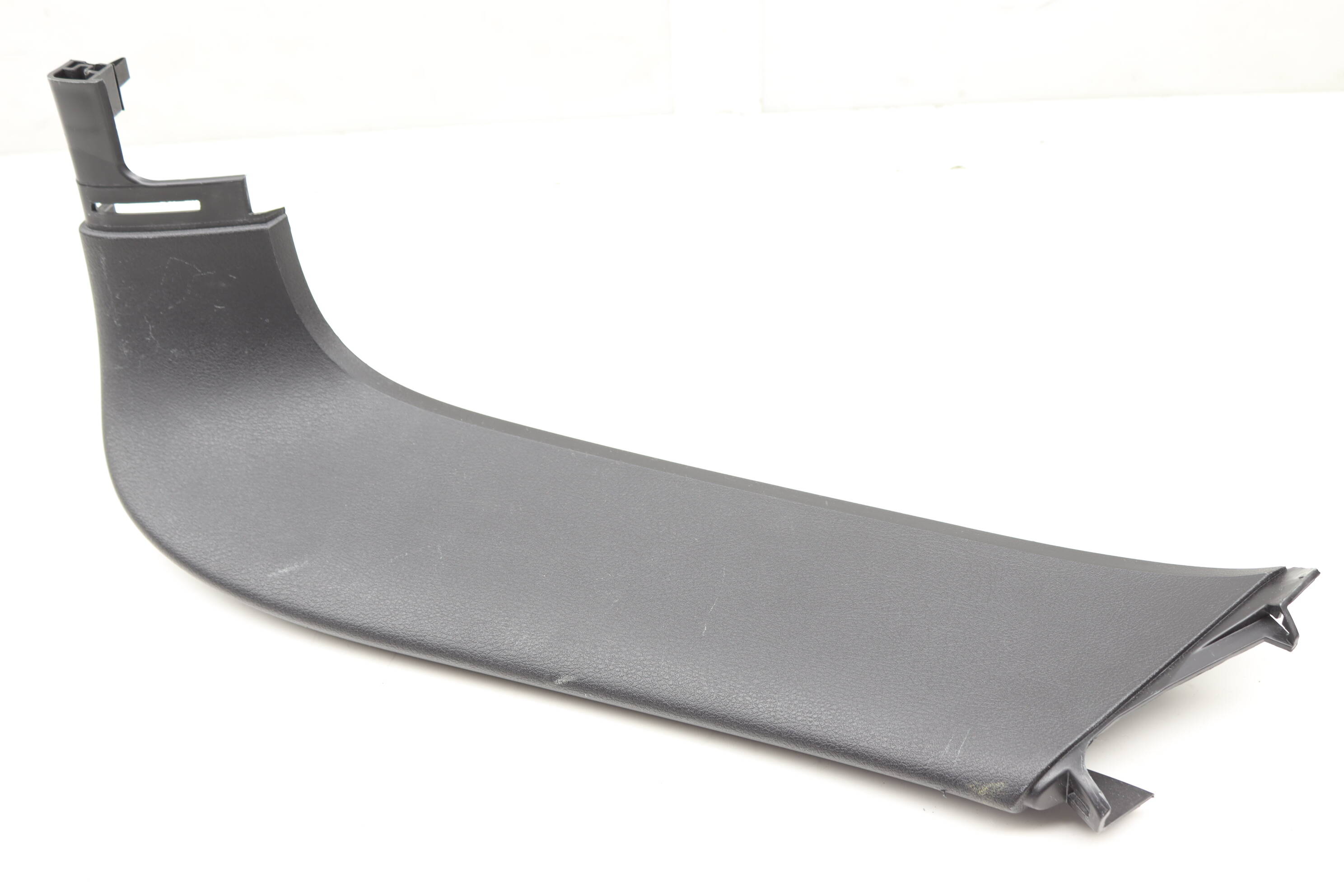 Upper Hatch / Trunk Trim Panel 7P5867588A 95855558800