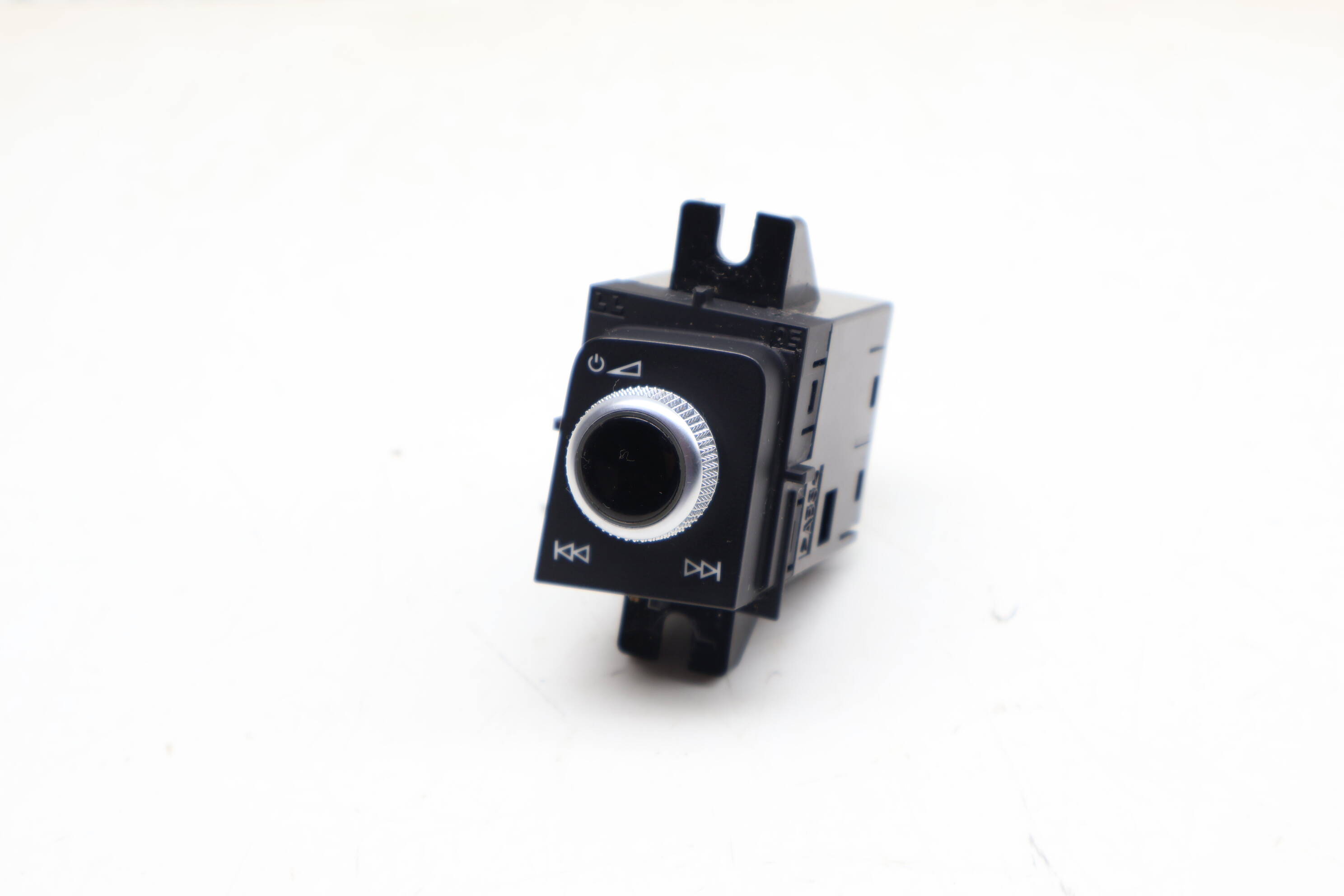 Media Power / Volume Switch Knob 80B919616