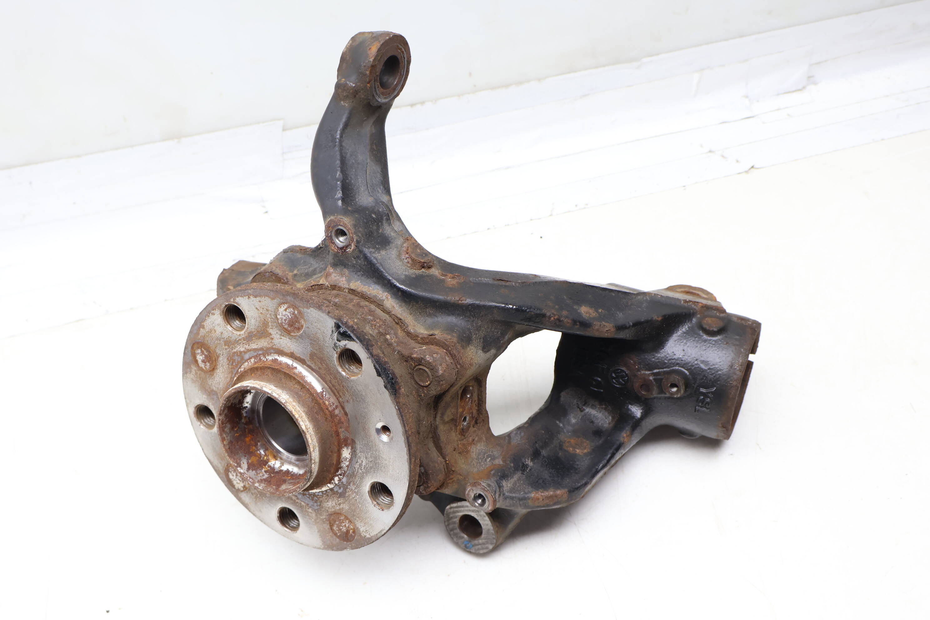 Spindle Knuckle W/ Wheel Bearing 3QF407256E