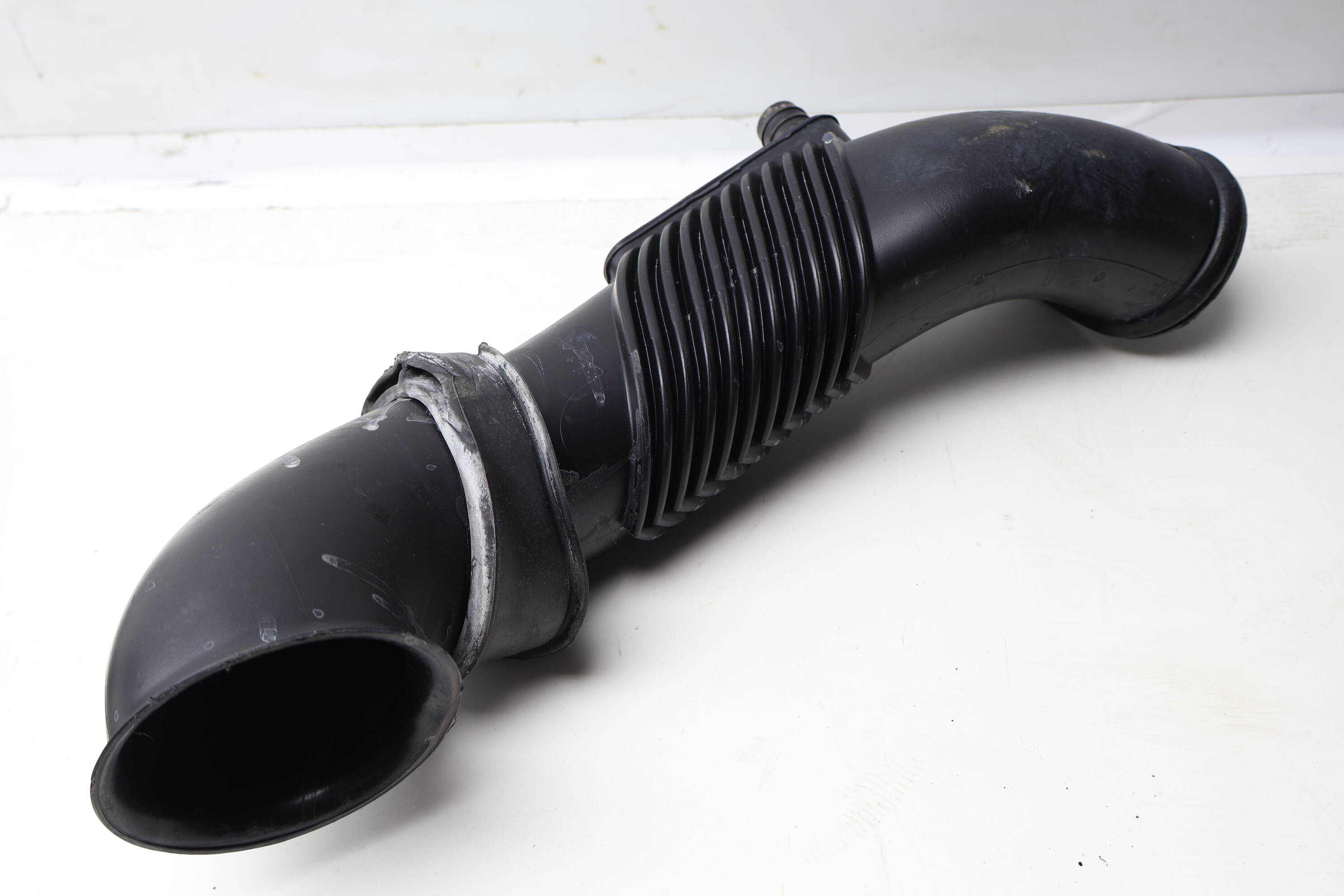 Air Intake Pipe / Tube 7L6129609E
