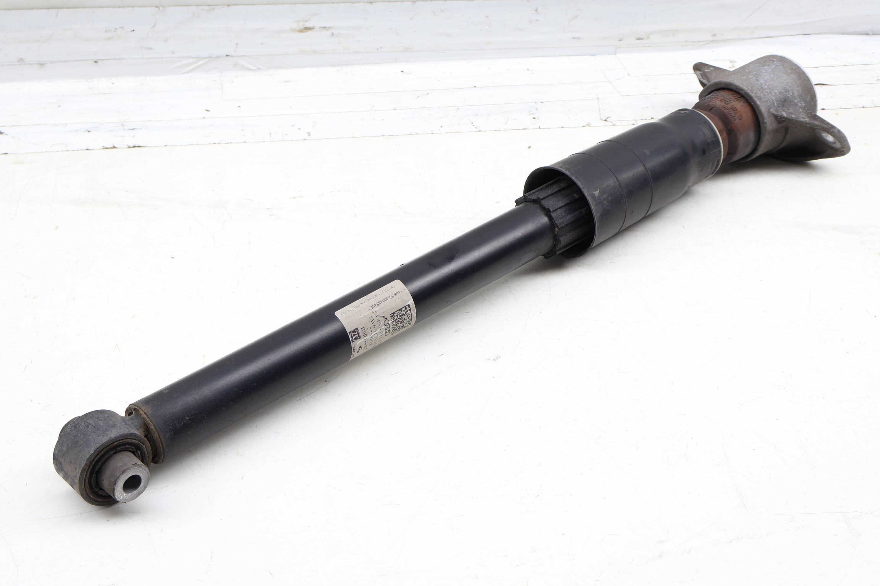 Strut / Shock Absorber 8W6513035F