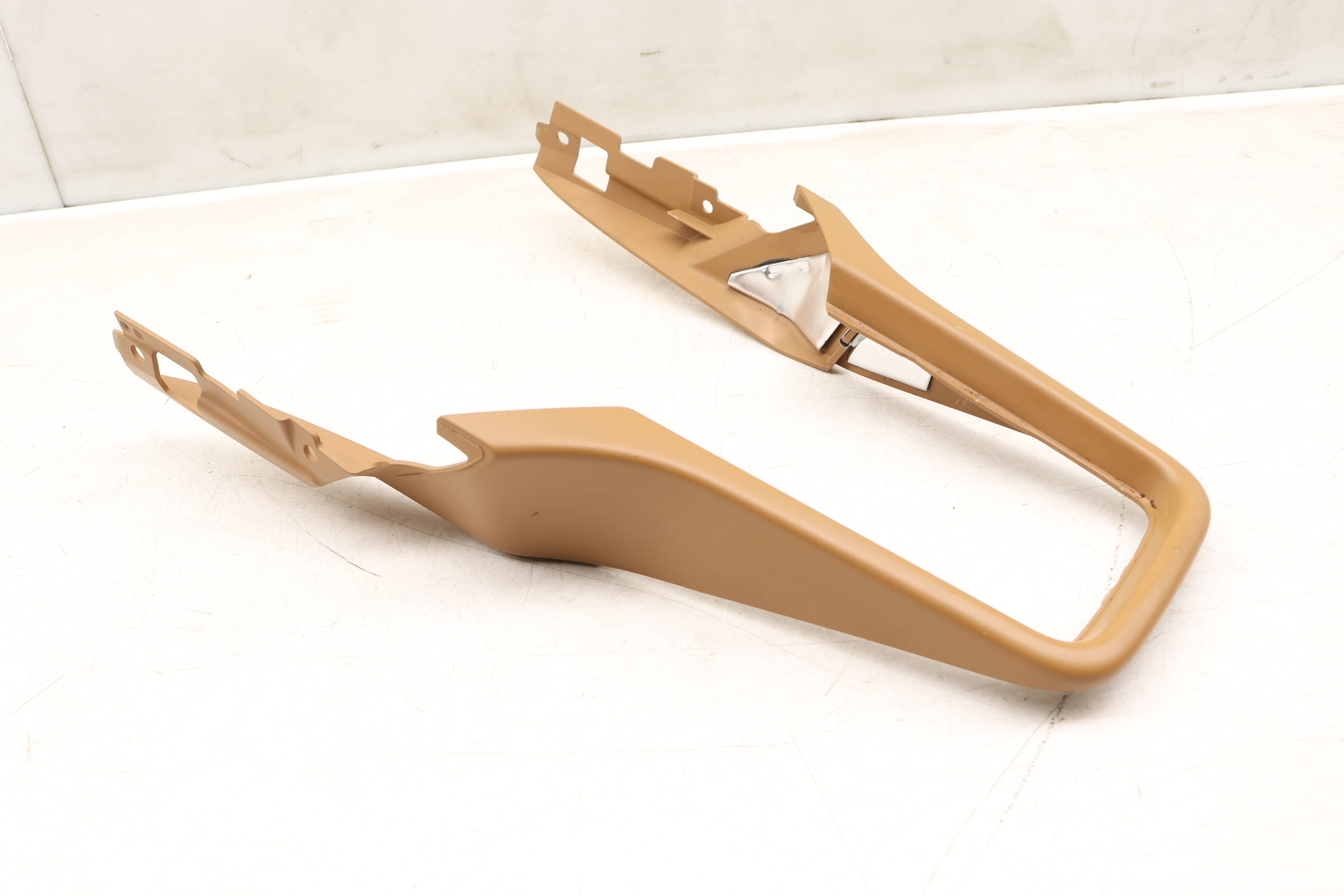 Center Console Trim / Panel 7P5864375 95855337500