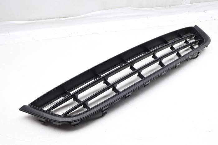 Lower Center Bumper Grille 3C8853677 main product photo