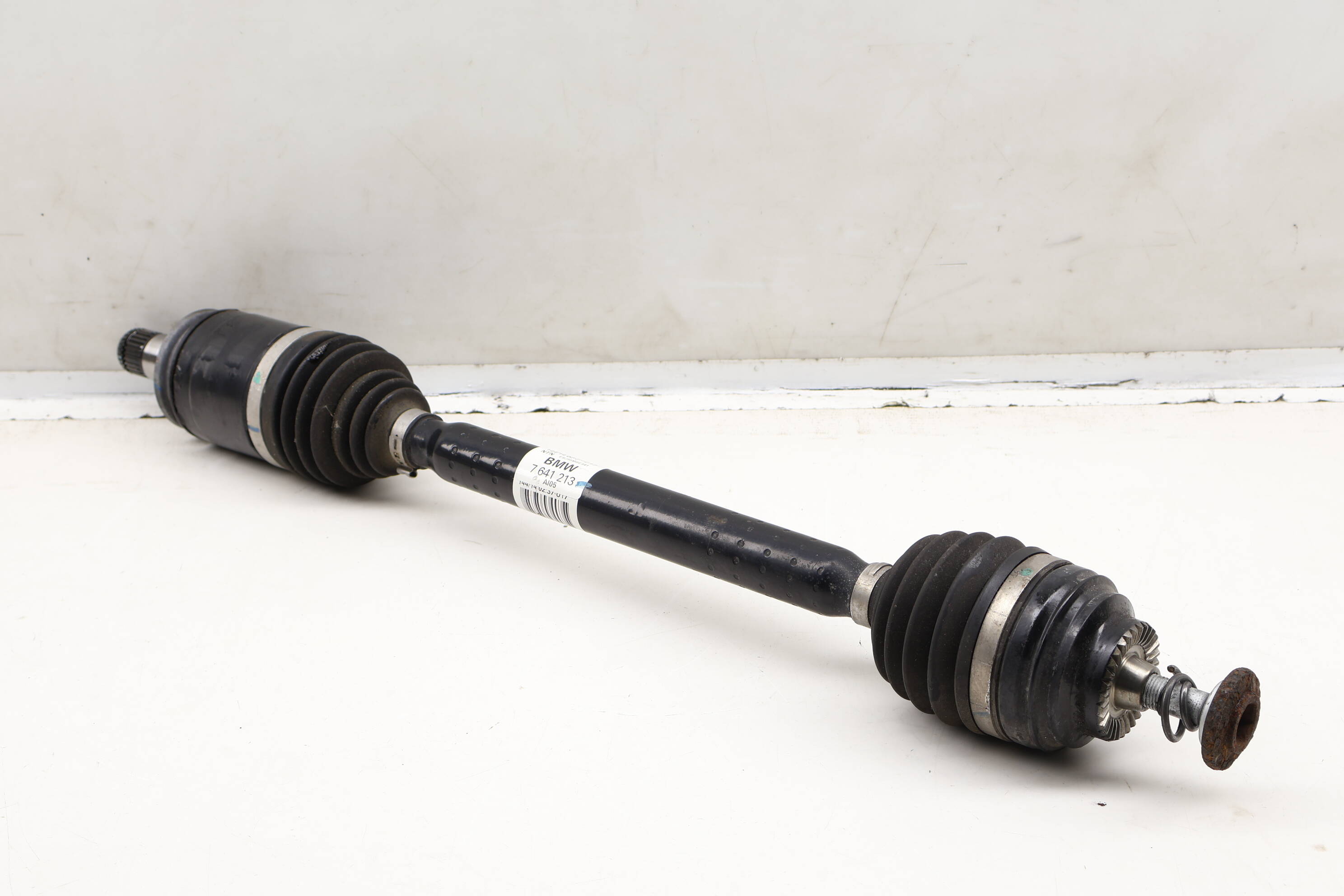 Cv Axle / Transmission Output Shaft 33207641213