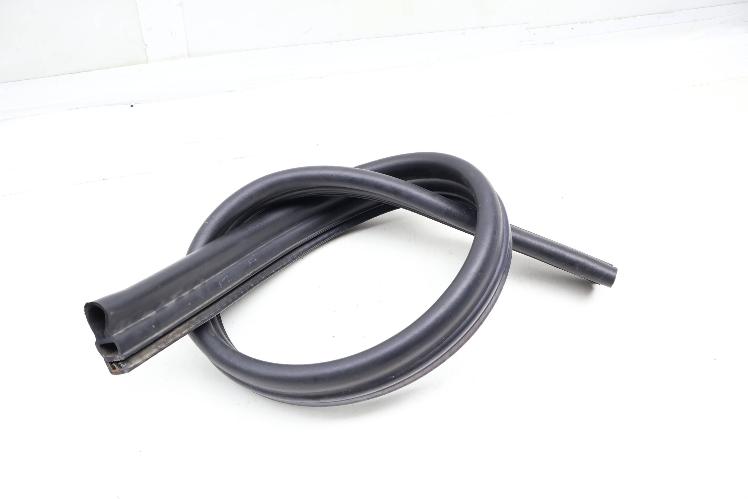 Rain Tray Seal / Hood Weather Stripping 11A823723