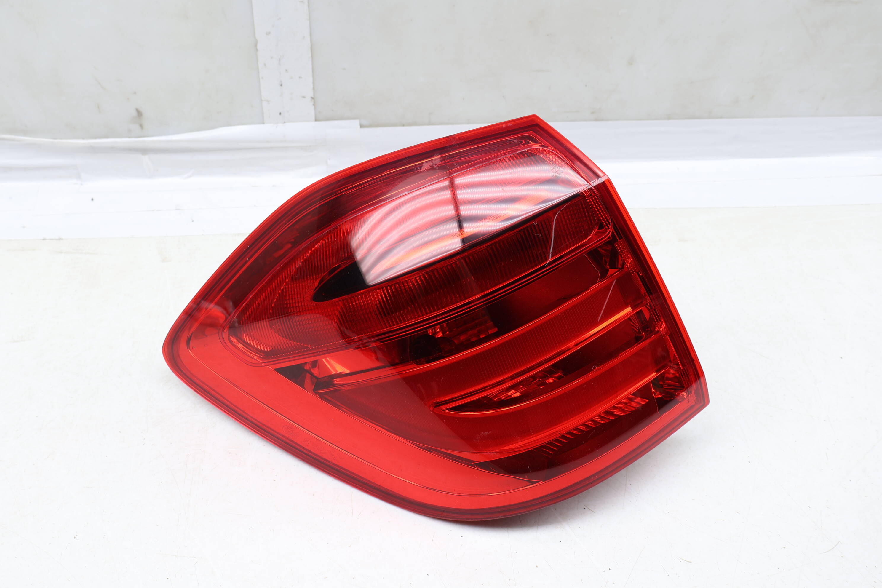 Outer Tail Light / Lamp 1669067501