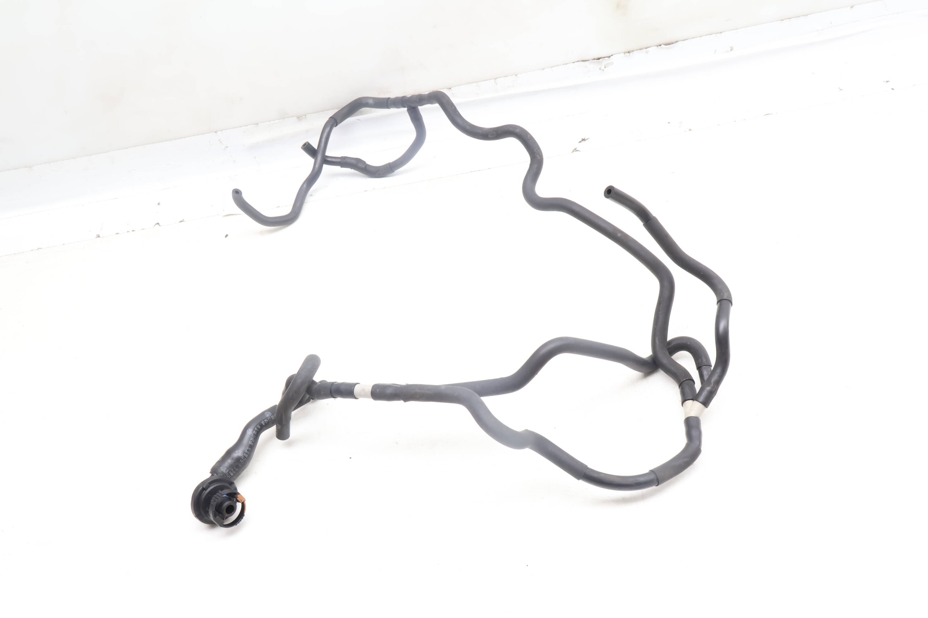 Vacuum&#x20;&#x2F;&#x20;Breather&#x20;Hose&#x20;&#x2F;&#x20;Line&#x20;Set&#x20;06M131055EK