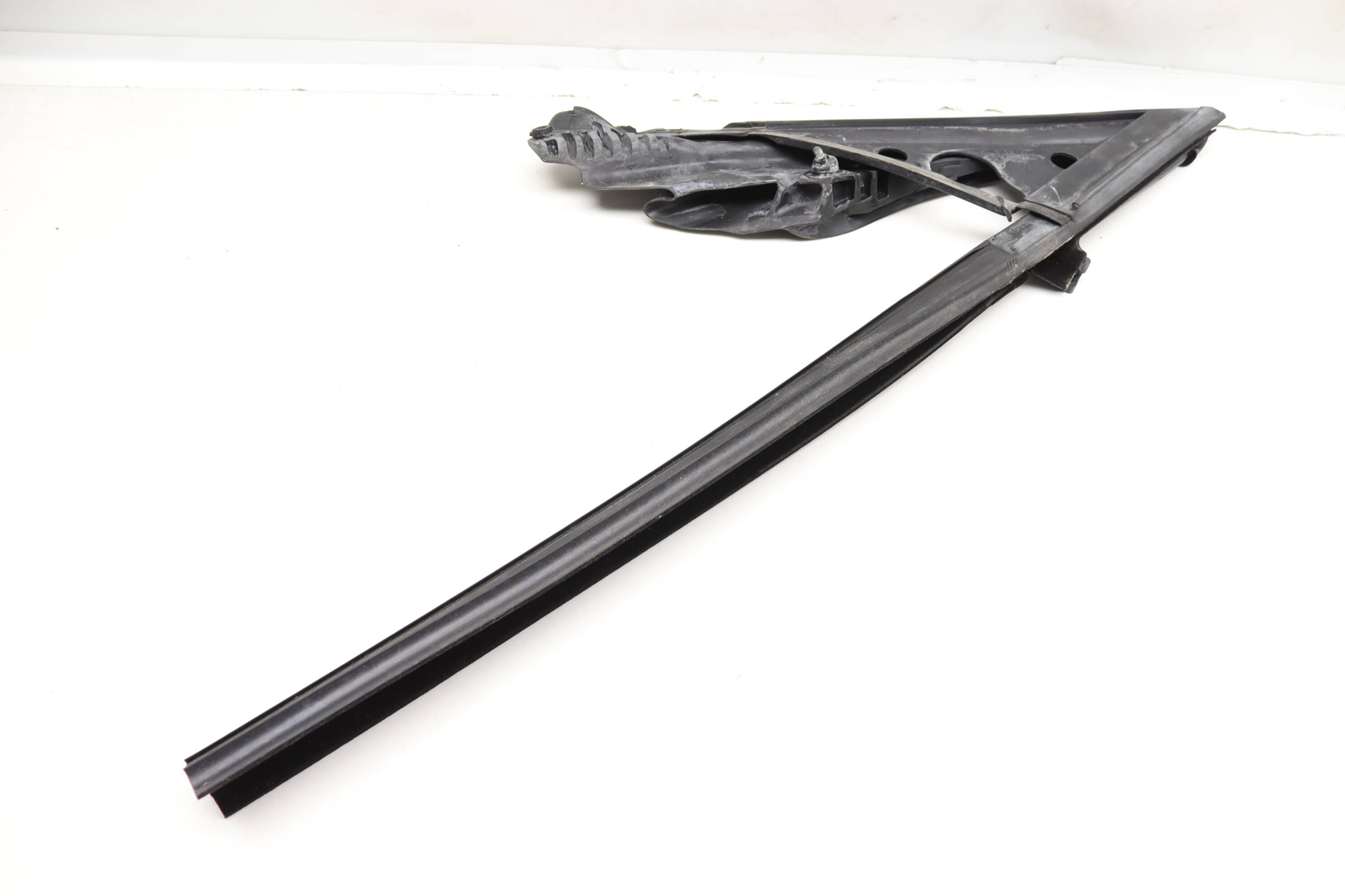 Door Seal / Weather Stripping (Outer) 51337401729