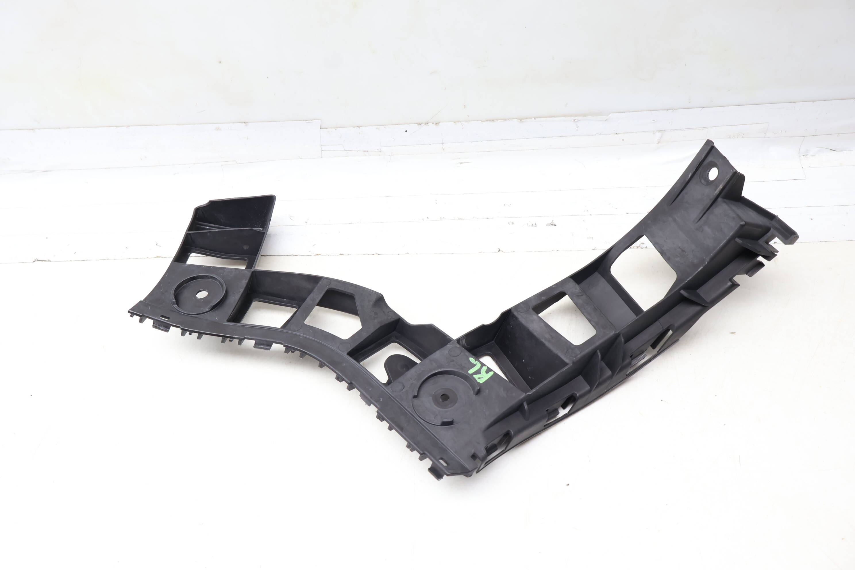 Bumper Guide / Bracket 5N0807393E