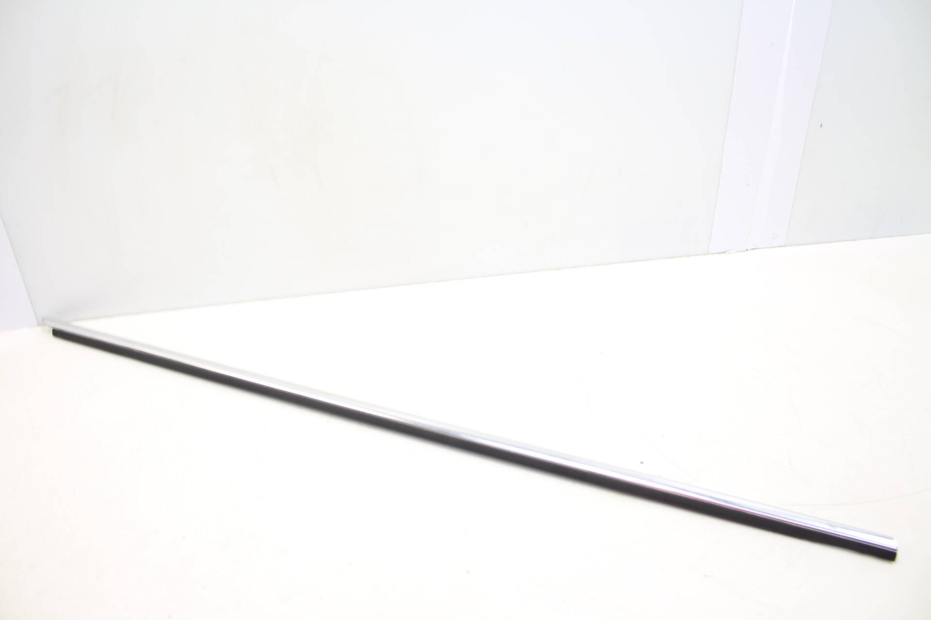 Outer Door Slot Seal / Trim 3B0837476