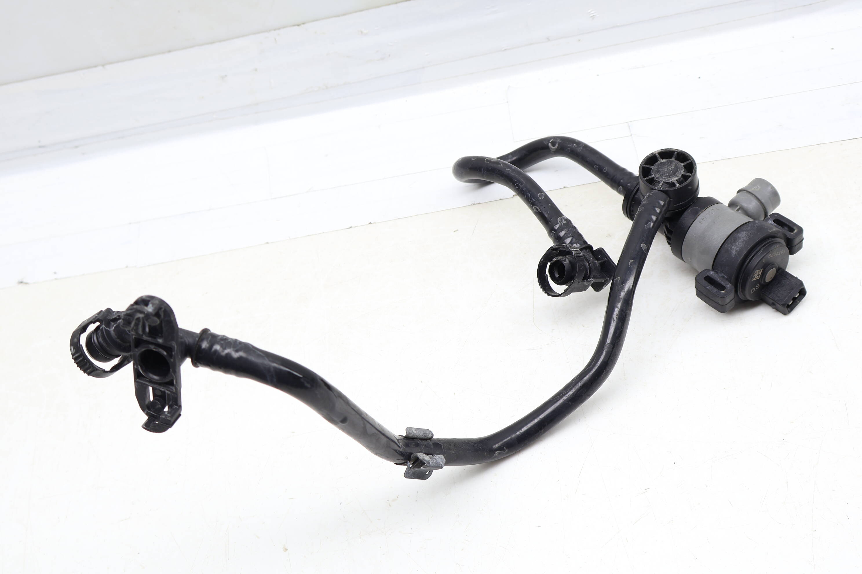 Fuel Tank Valve / Breather Line 13907636145