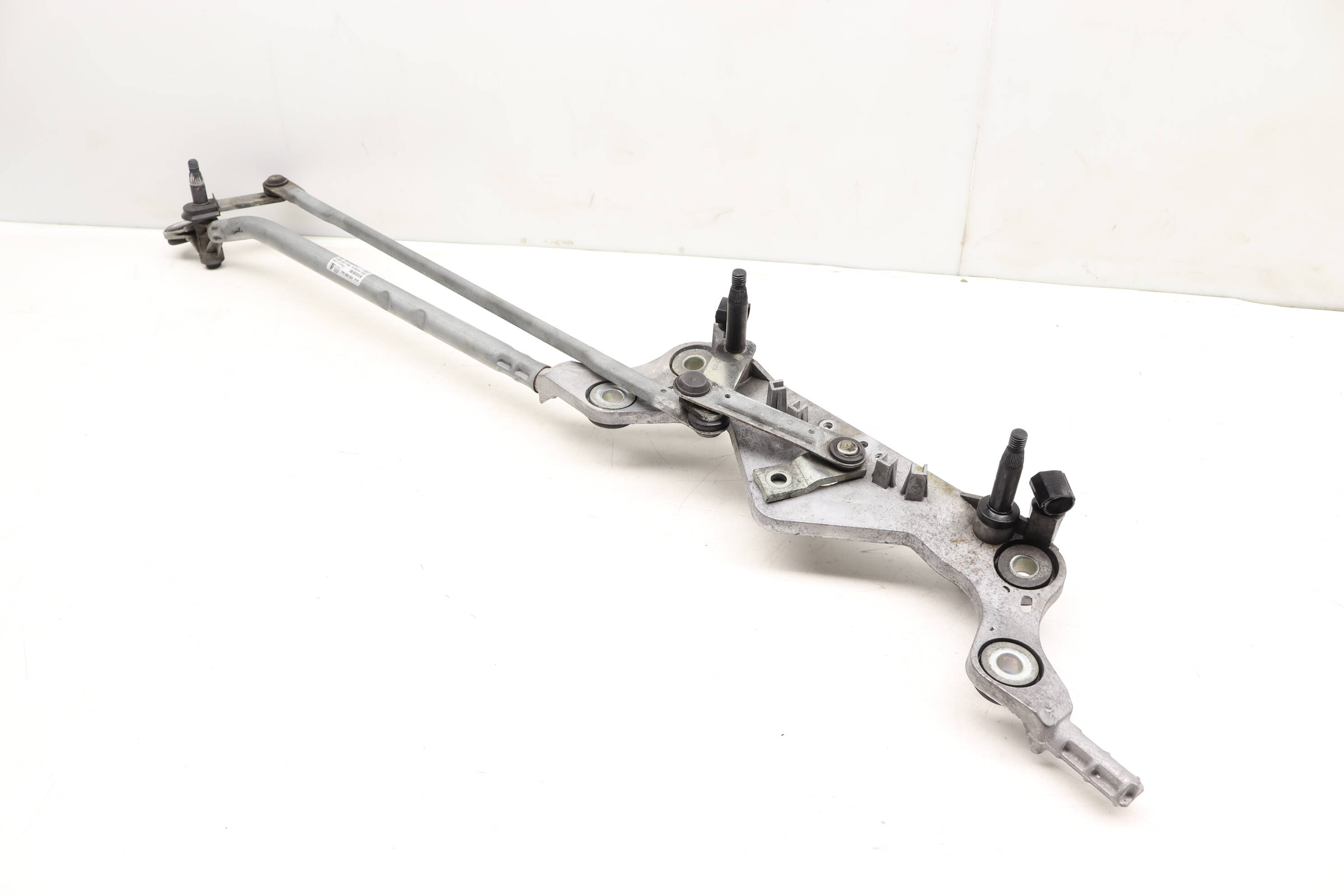 Windshield Wiper Transmission / Bracket 7P0955023 95862802300