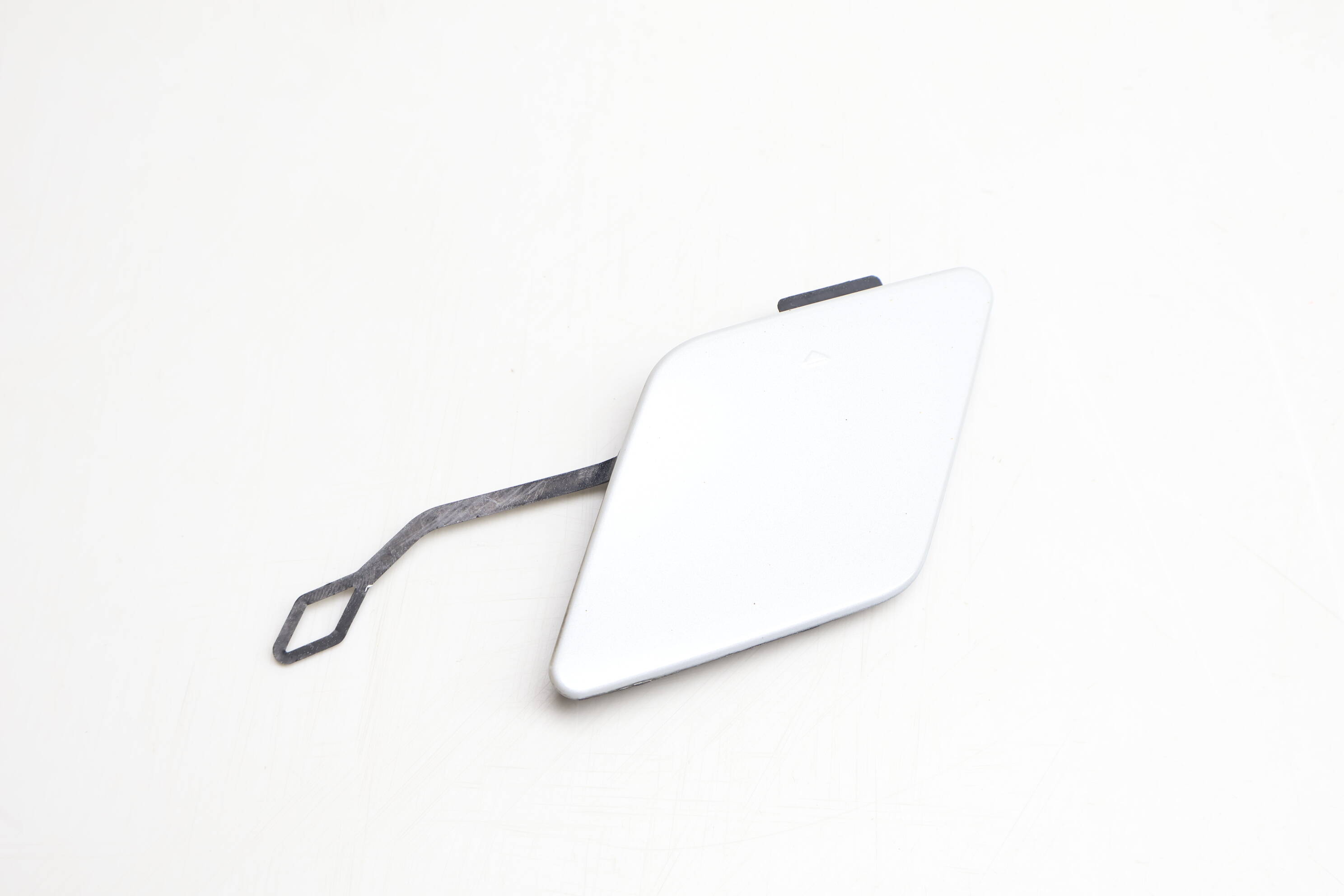 Bumper&#x20;Tow&#x20;Hook&#x20;Cover&#x20;&#x2F;&#x20;Cap&#x20;51127301464