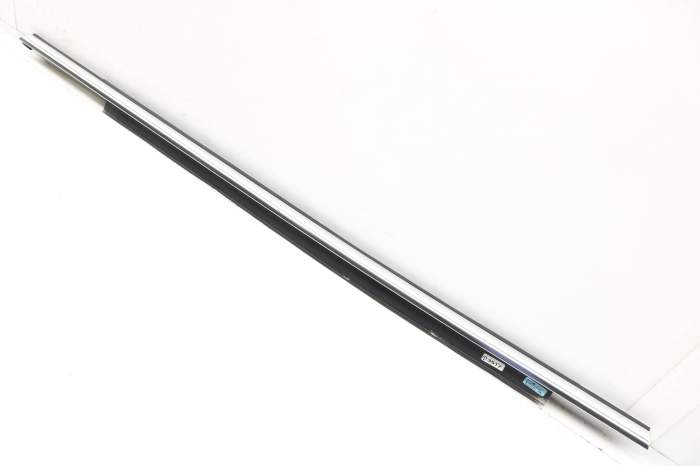 Exterior Door Window Slot Seal / Trim 4H4853764A main product photo
