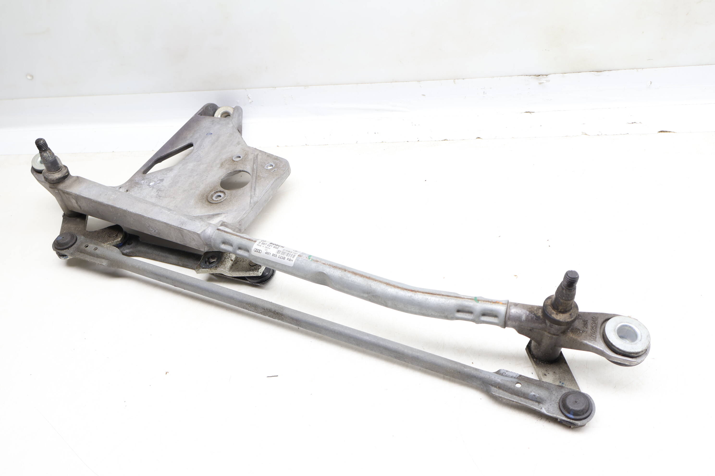 Windshield Wiper Transmission / Bracket 4M1955023B