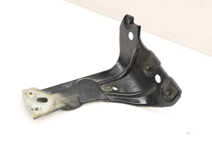 Fender Mount / Bracket 3C8821142 main product photo