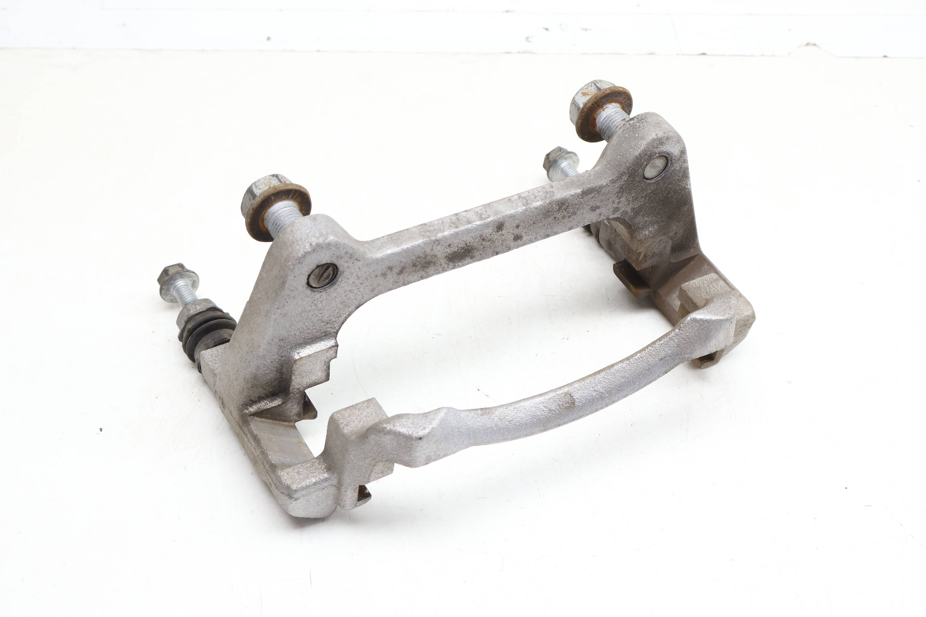 Brake&#x20;Caliper&#x20;Carrier&#x20;&#x2F;&#x20;Bracket&#x20;5Q0615125A